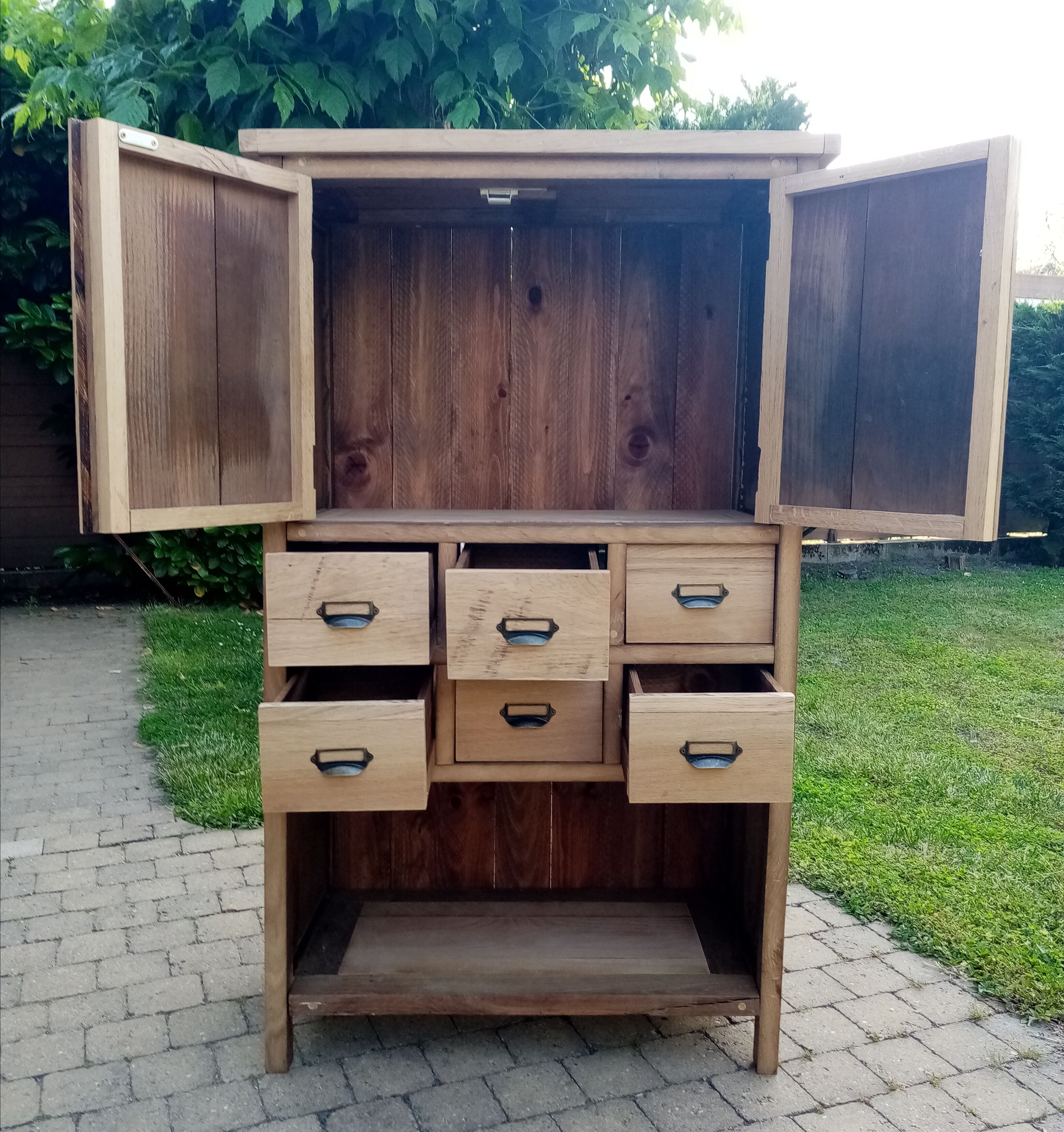 Storage cabinet