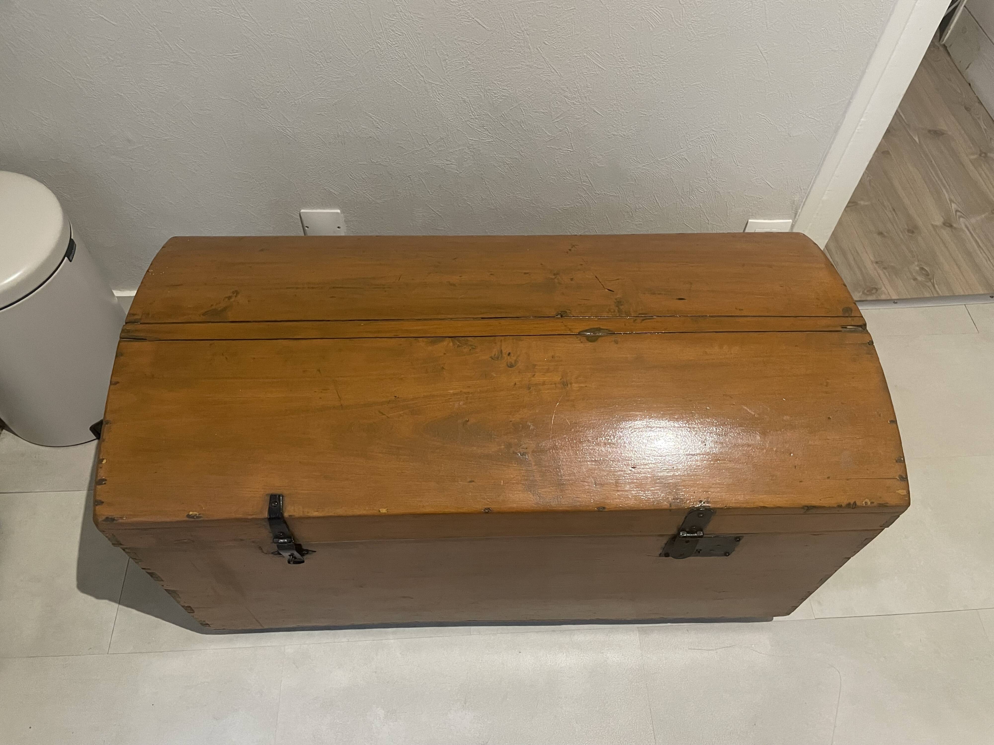Wooden trunk/box