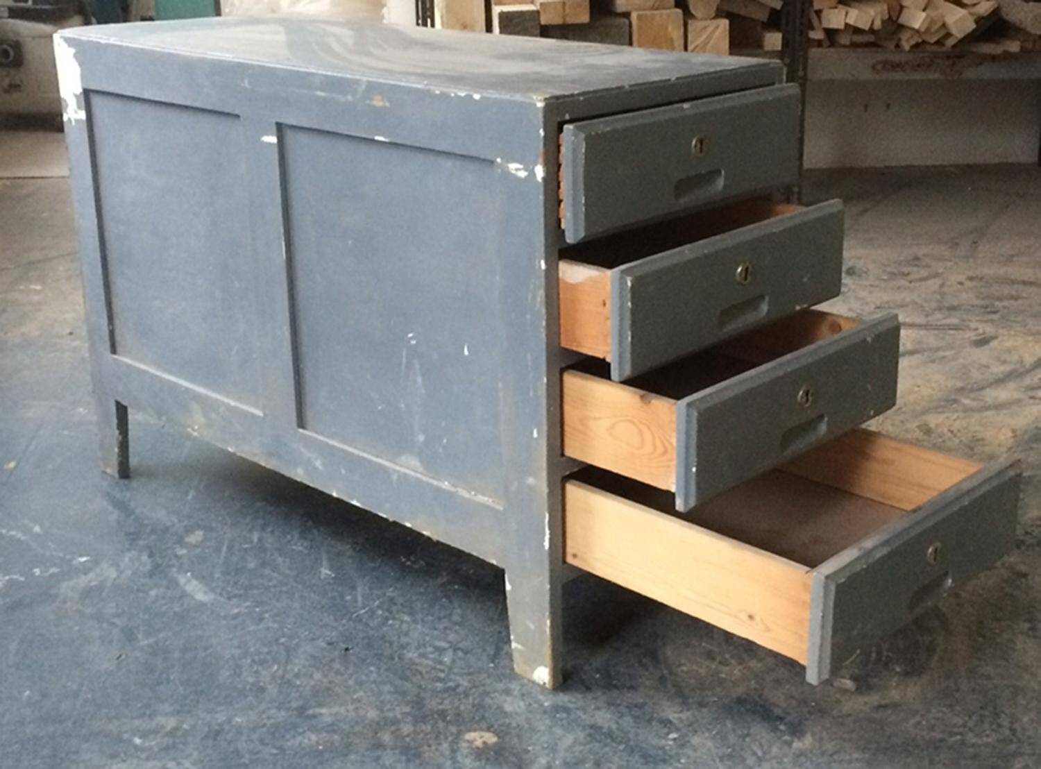 Commode vintage grise en pin peint, années 1950, style industriel, 4 tiroirs