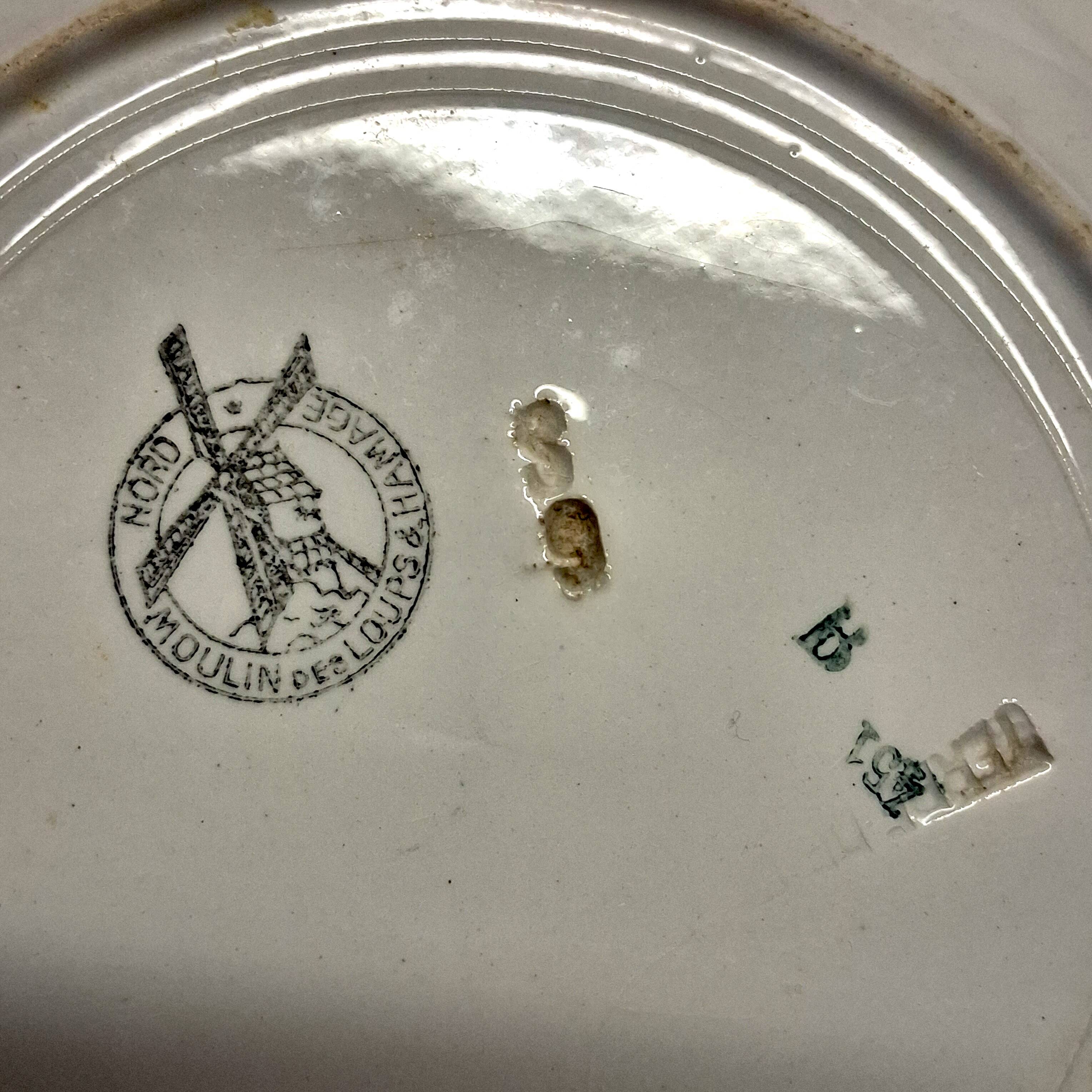 5 assiettes à dessert ancienne de chez Moulins des loups en bon état