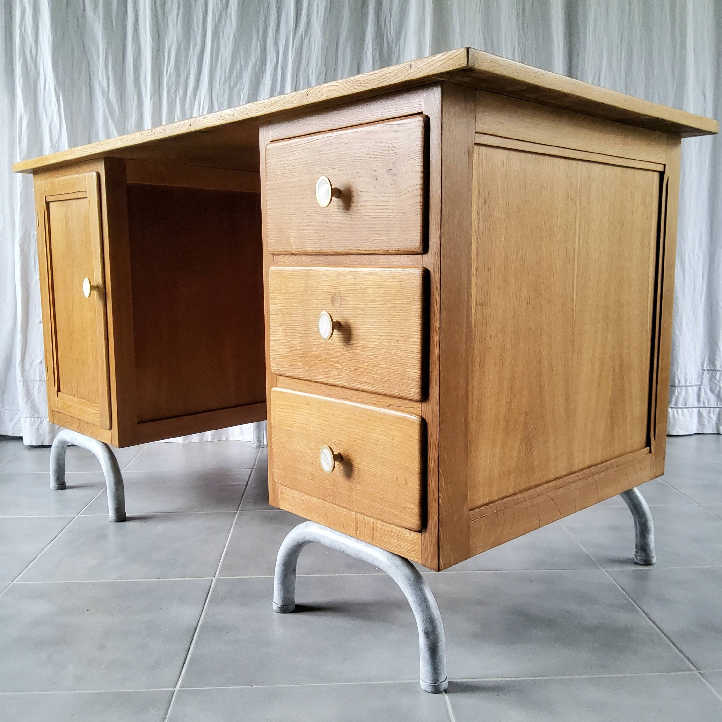 Bureau de maître d’école des années 50