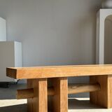 Banc en bois massif piètement ajouré traversé par un cylindre - Teck