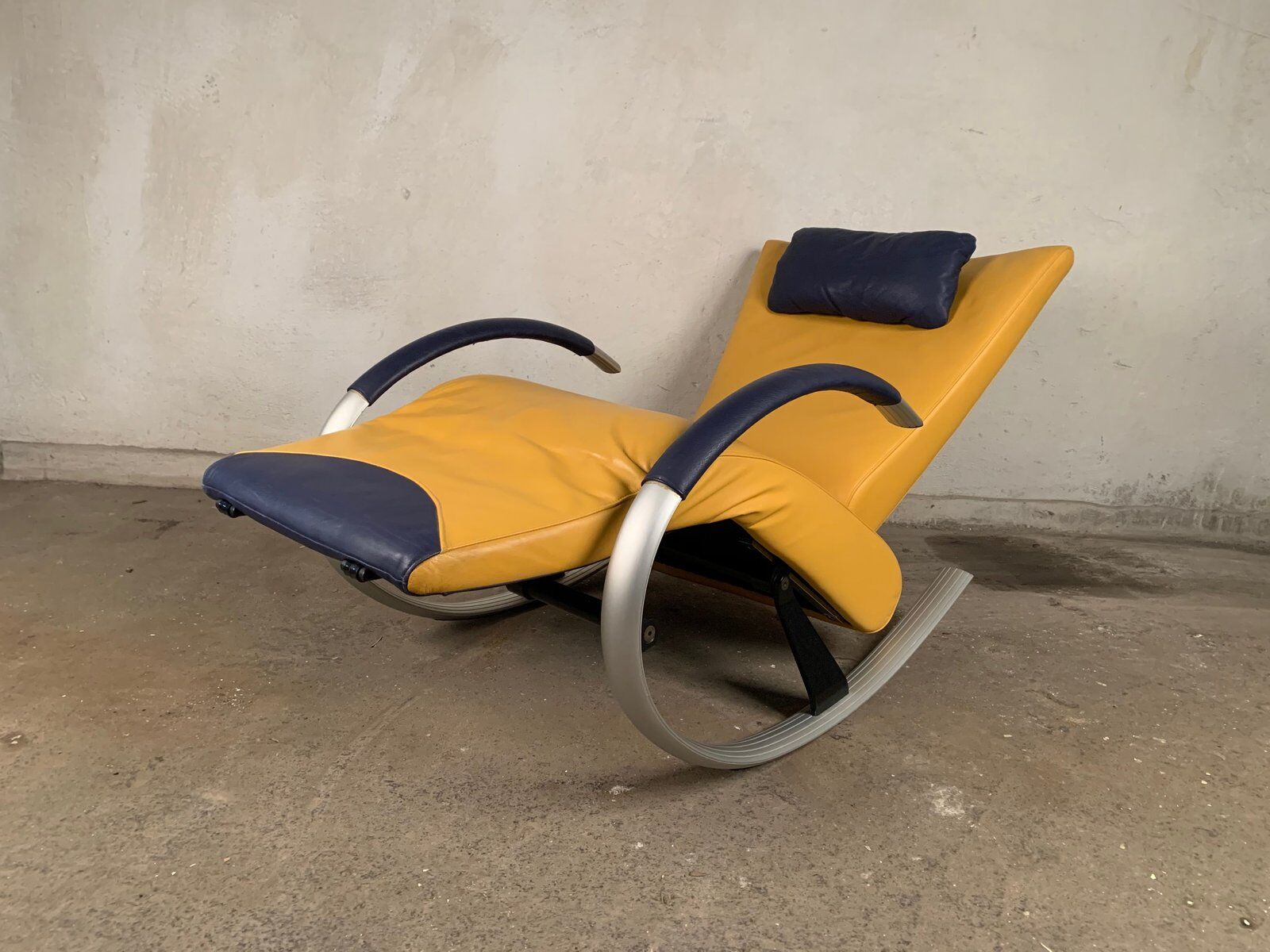 Modern chaise lounge, 1980s