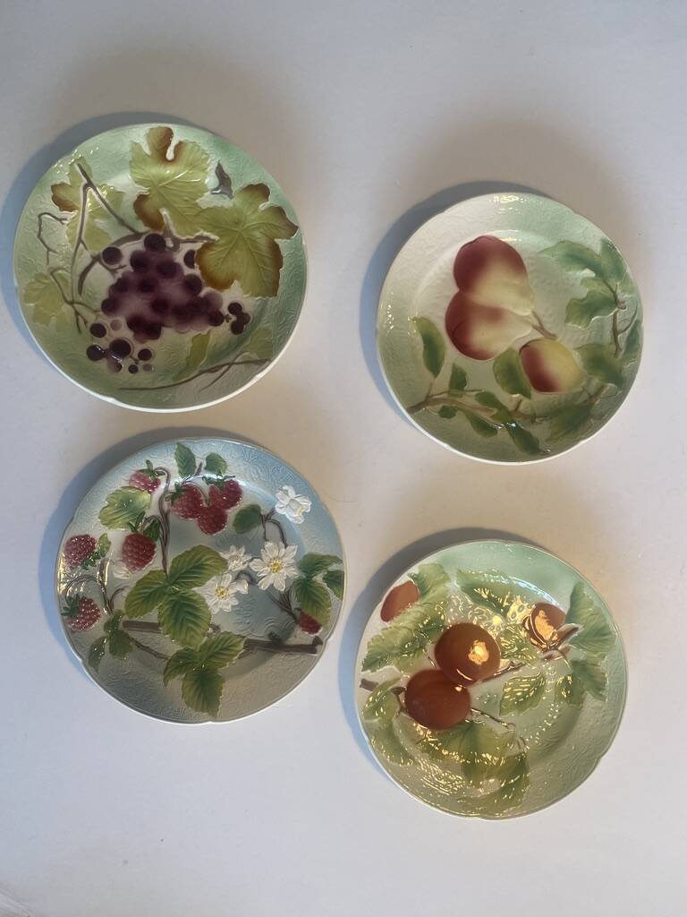10 fruit decoration plates - St Clément - Barbotine - diam.21