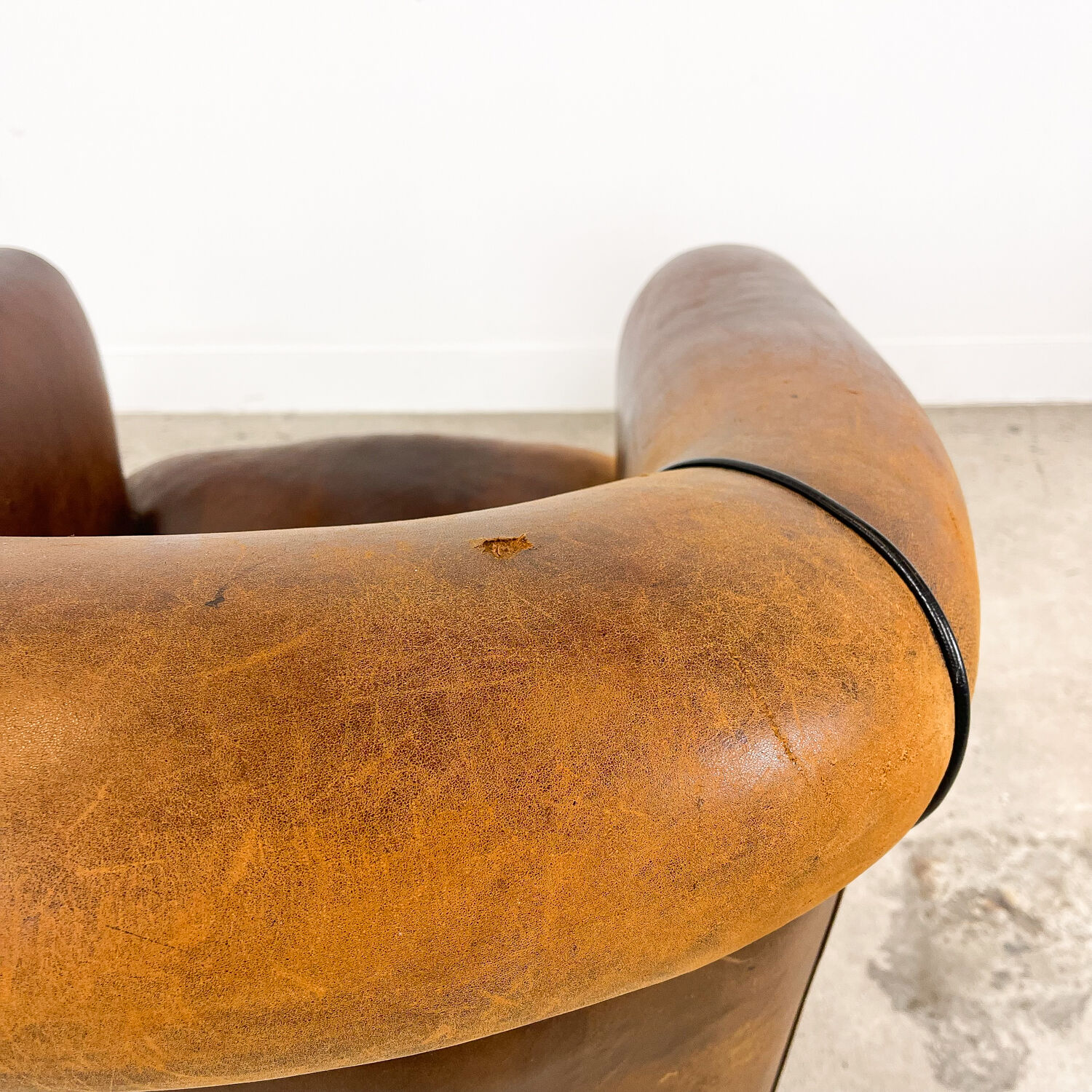 Vintage sheep leather tub club chair apeldoorn