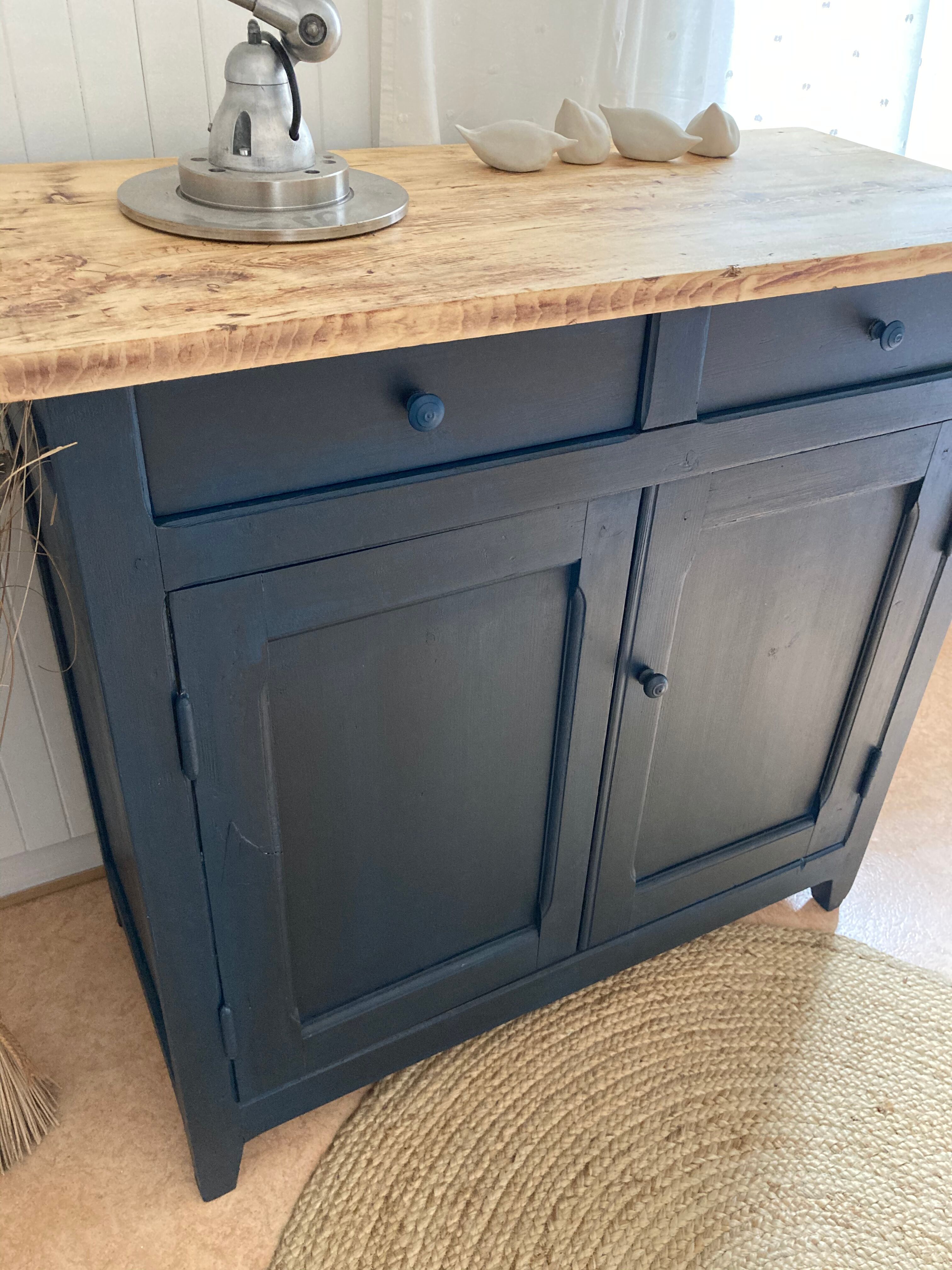 Blue parisian buffet