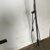 Lampe industriel sur pieds tripodes en fer forgé