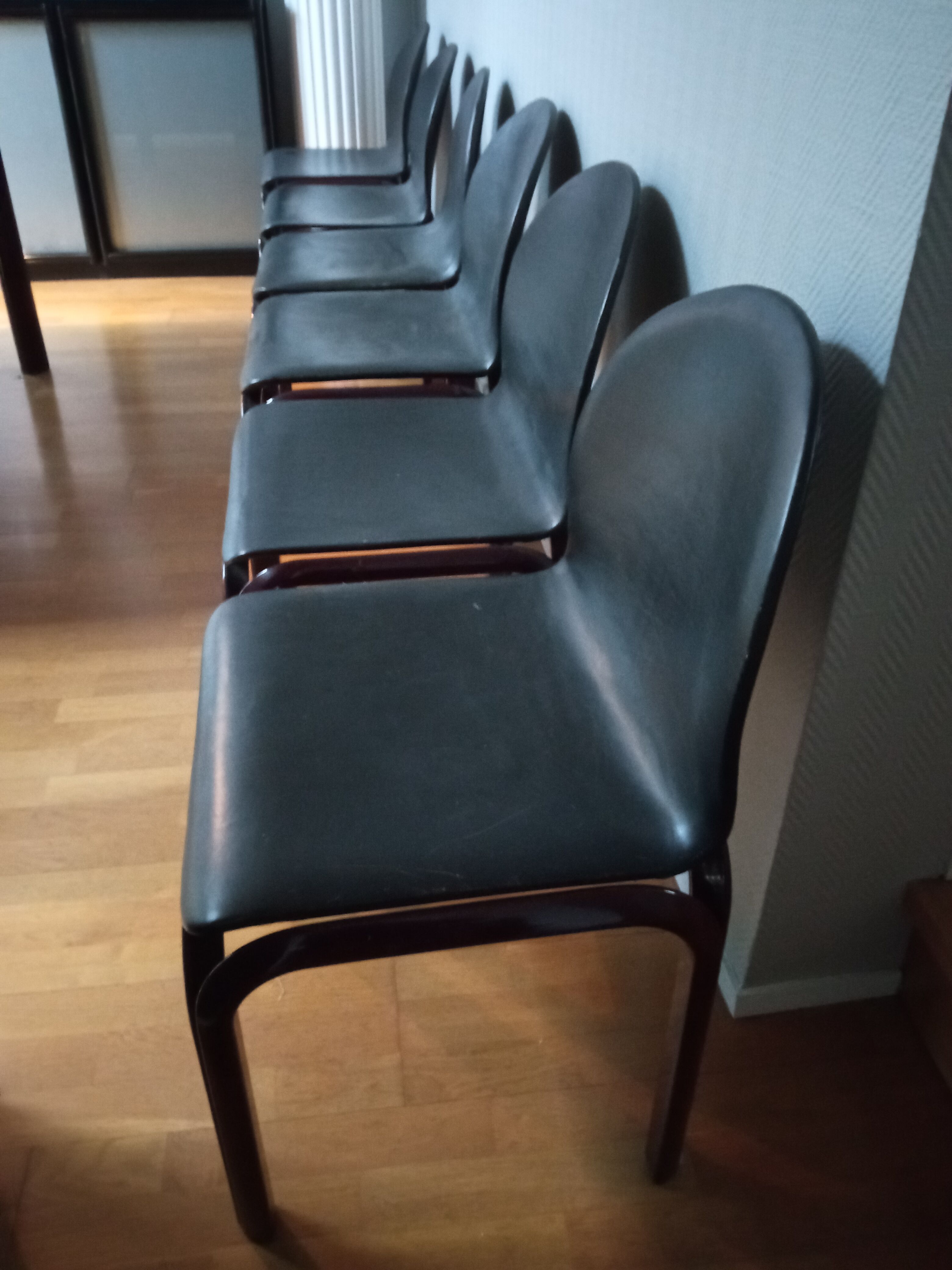 Gae Aulenti knoll chairs