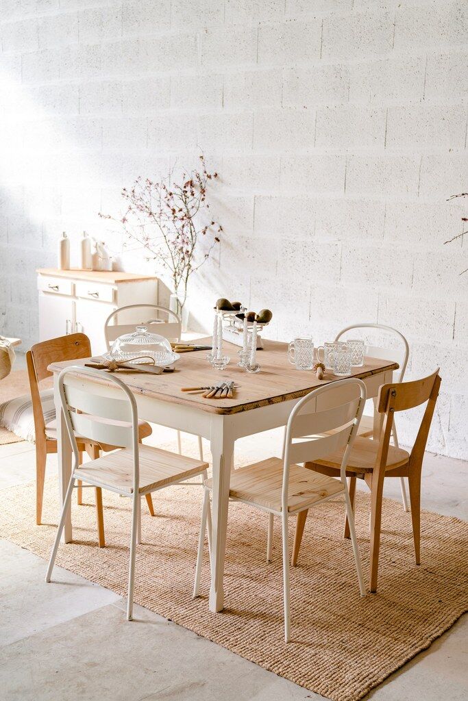 Wooden farmhouse table – cream foot