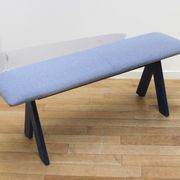 Paire de bancs design Peak Bench, Johanson