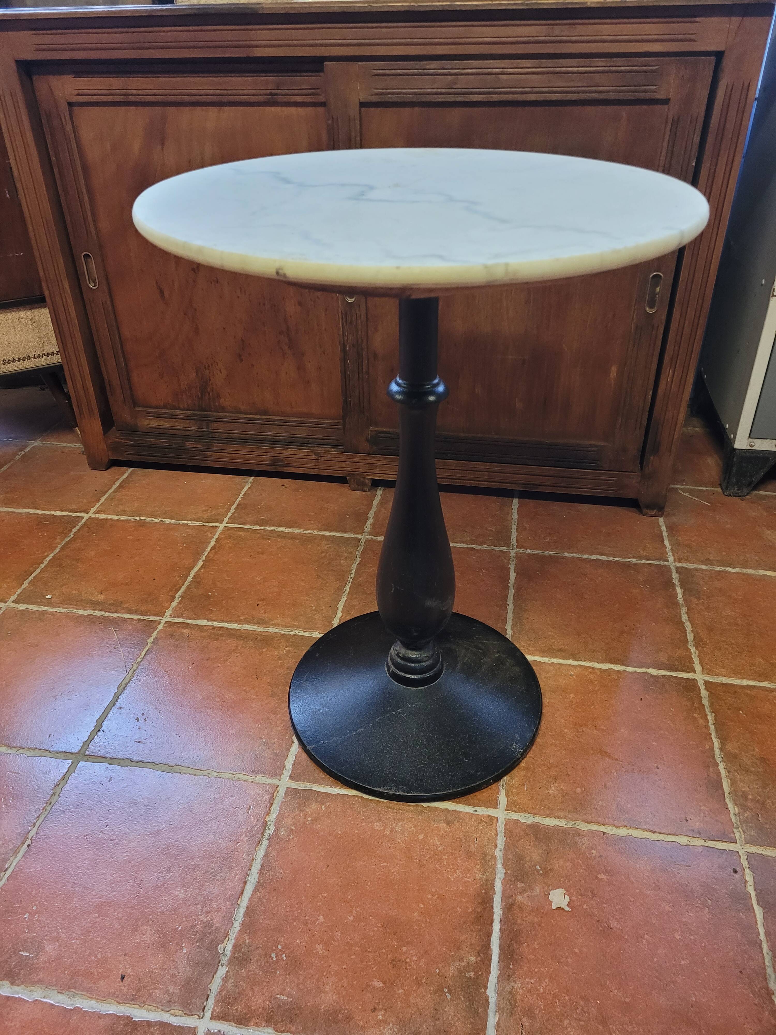 Gueridon bistro base cast iron marble top