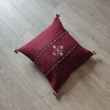 Coussin berbère bordeaux à pompon en coton