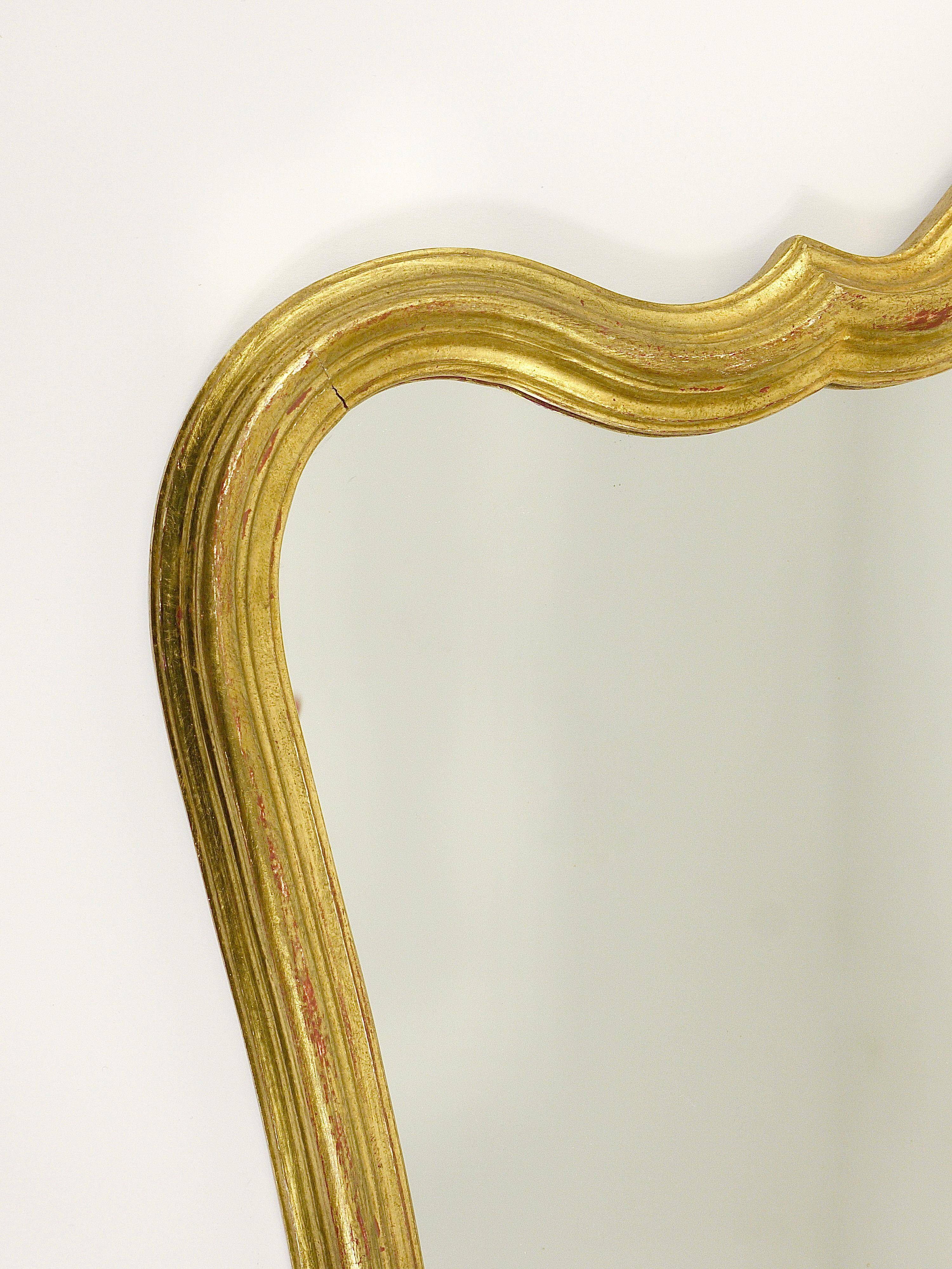 Curved wall mirror in gilded wood Chelini Firenze, mid-century, Italy, 1950s.