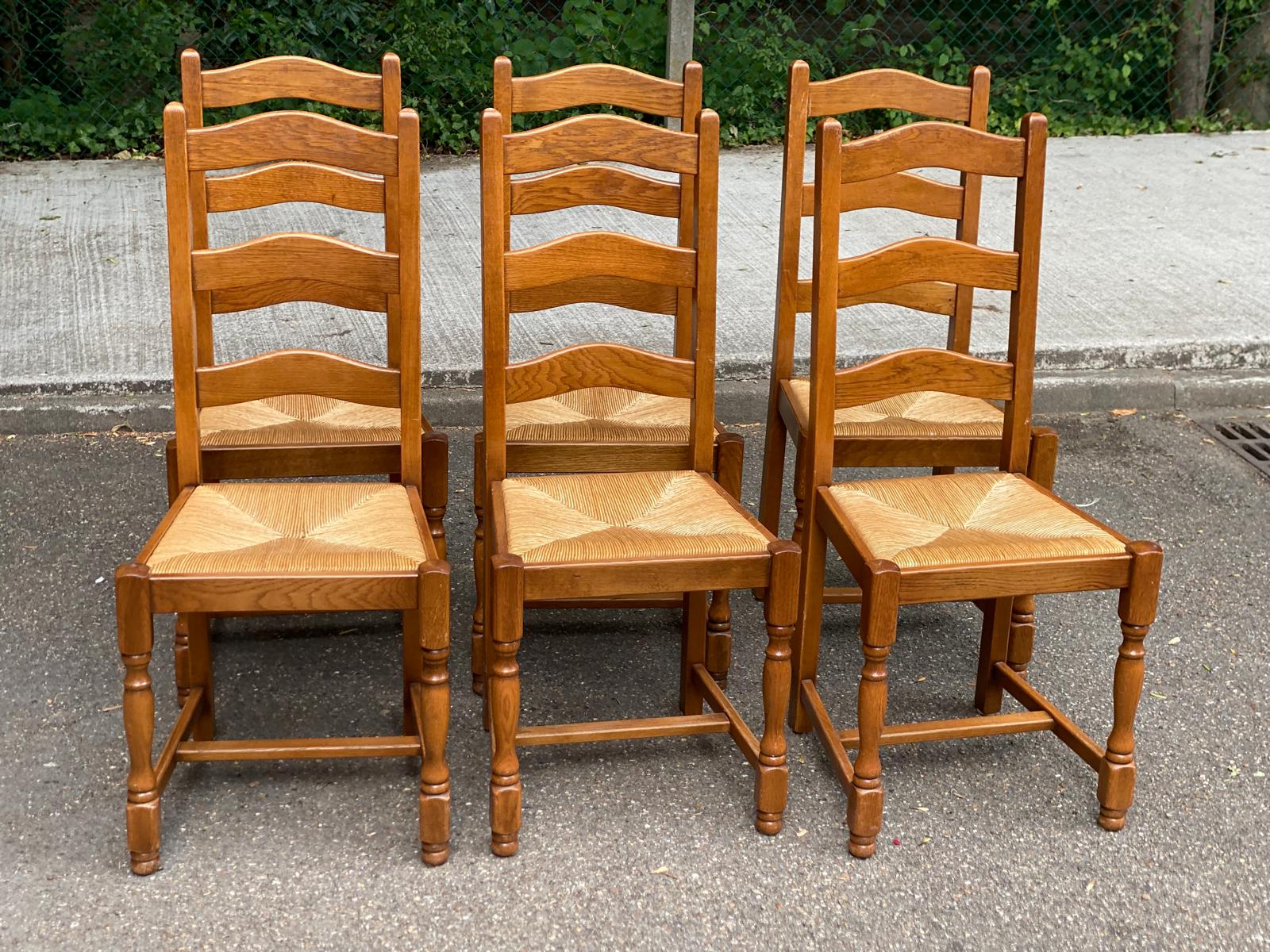 6 solid oak dining chairs with rush seats from the 1980s.