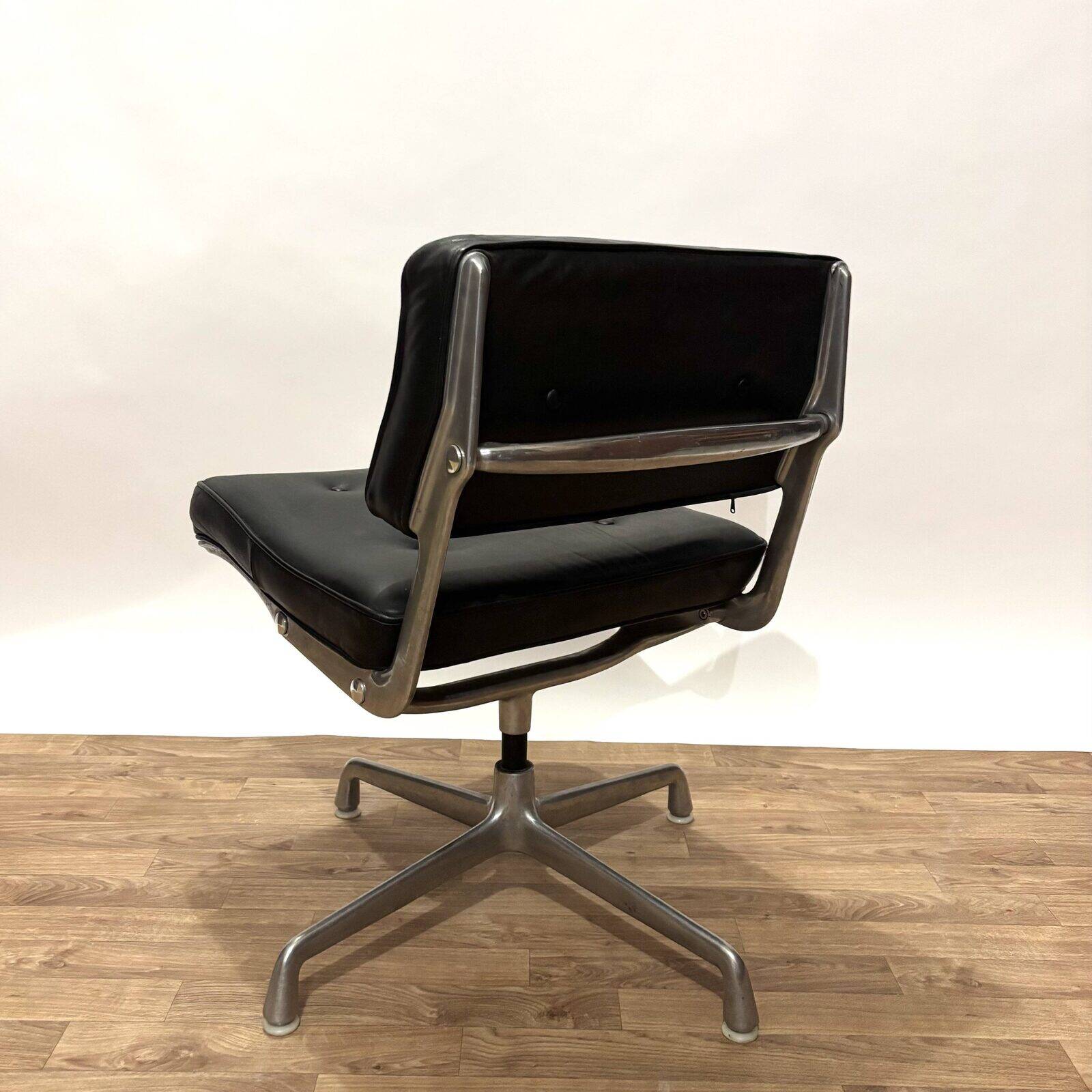 Intermediate Chair Eames 1970s in leather
