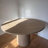 Table ronde en travertin