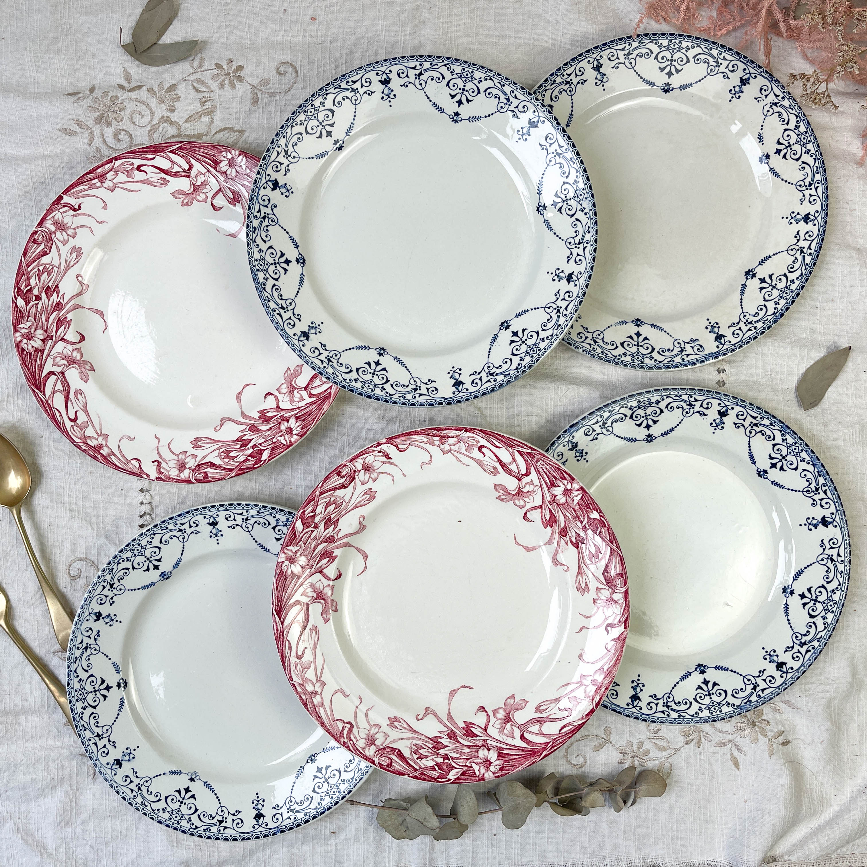 6 flat plates Terre de Fer blue red mismatched