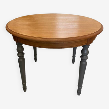 Round shutter table