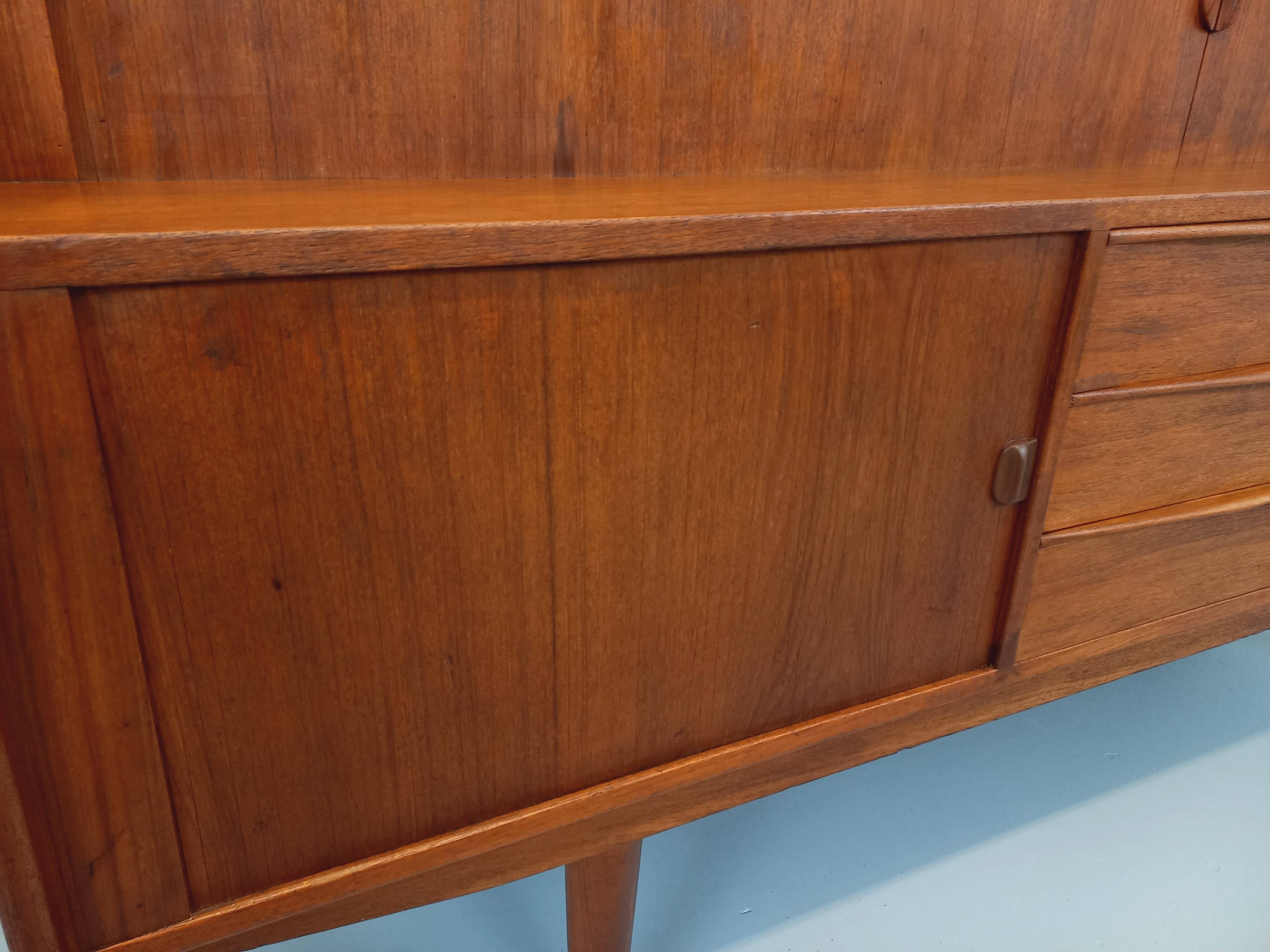 Enfilade mi-haute scandinave vintage Ib Kofod-Larsen pour Faarup en teck