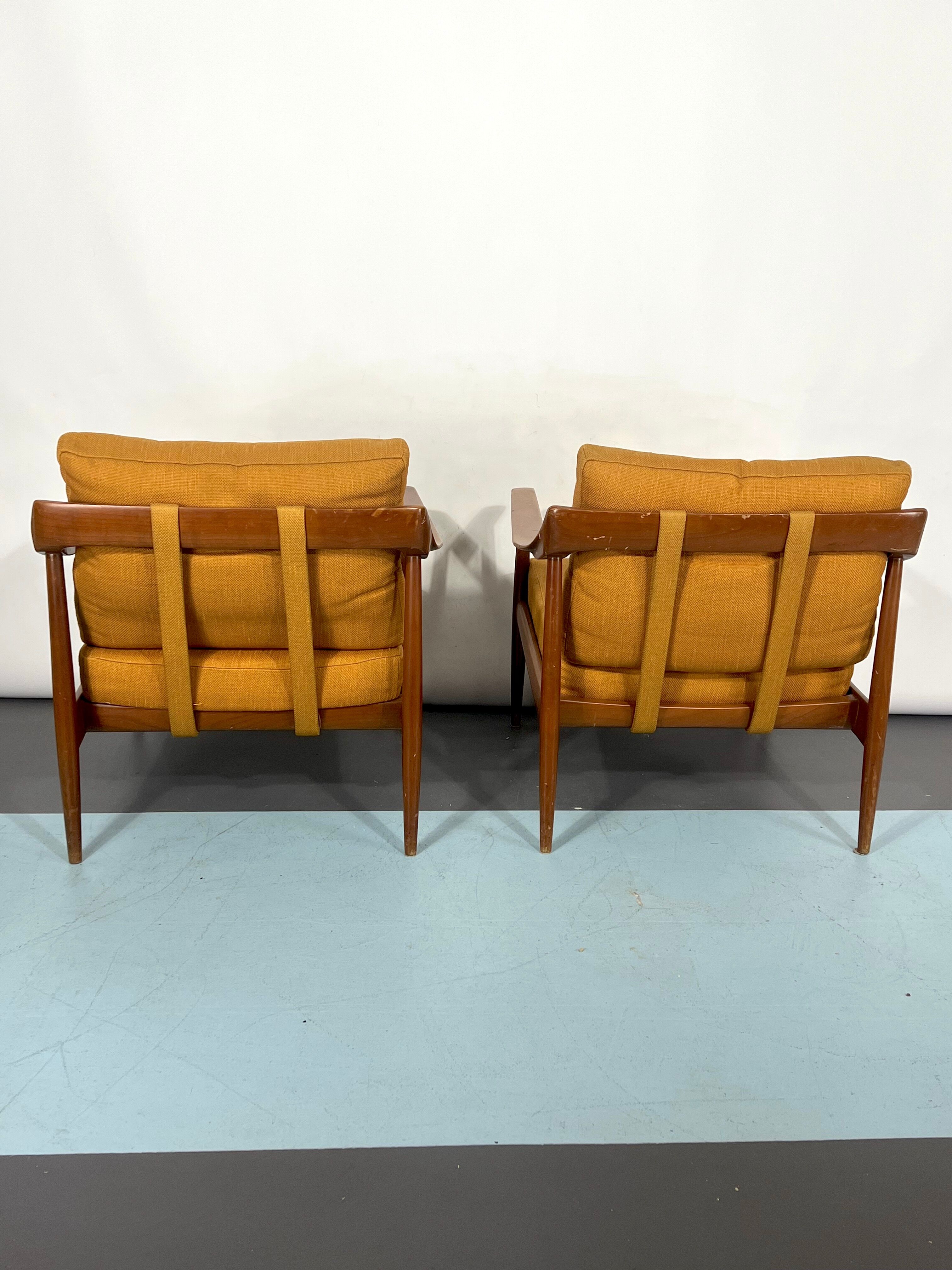 Mid-century modern pair of Walter Knoll armchairs model 550 from 50s