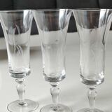 Set of 8 champagne flutes, flared neck. In crystal. Frosted plant motifs.