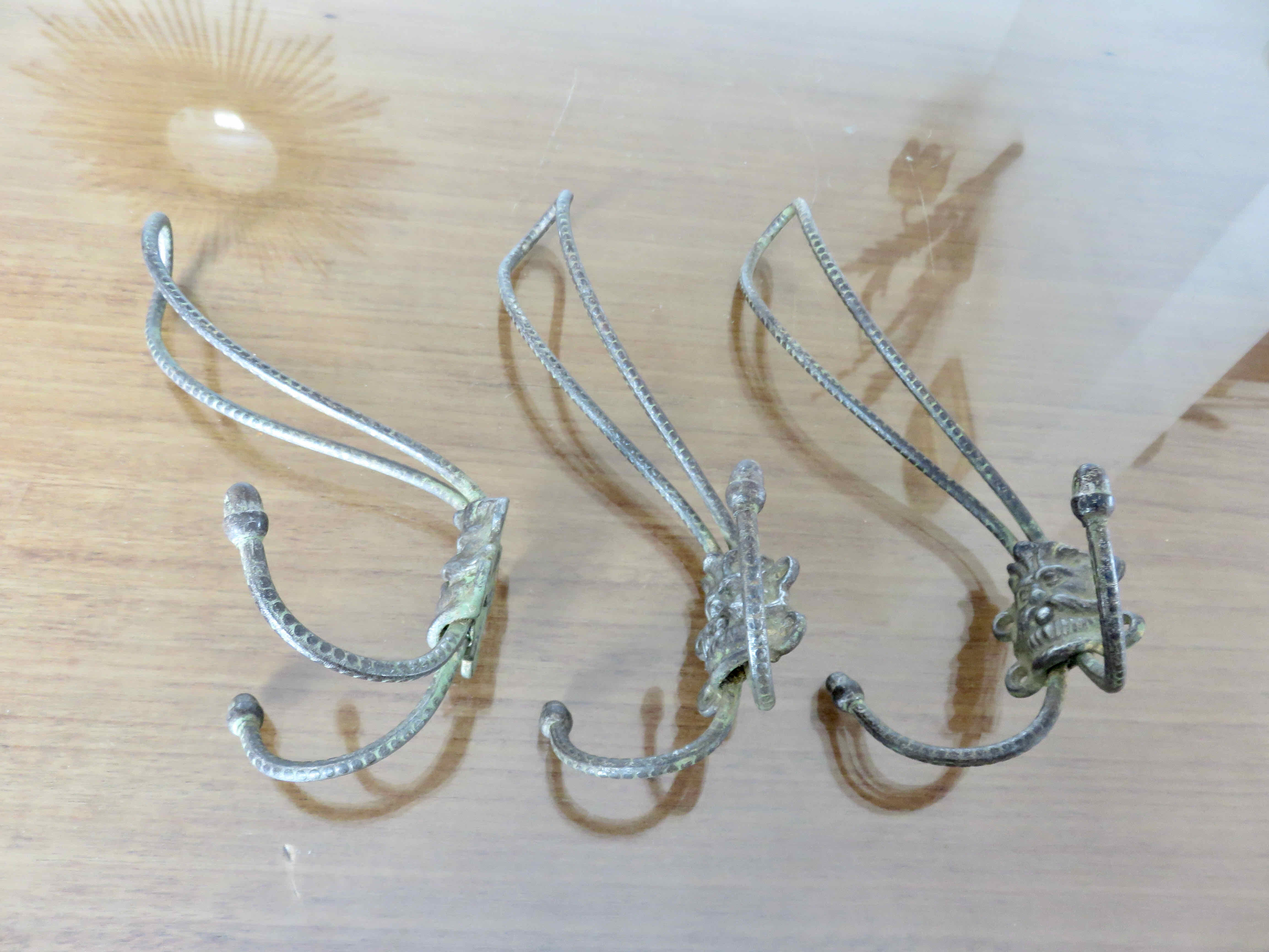 Série de 3 anciennes patères, porte manteau, fin XIX ème, début XX ème