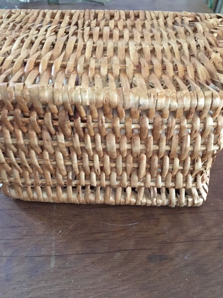 Wicker wall basket