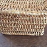 Wicker wall basket