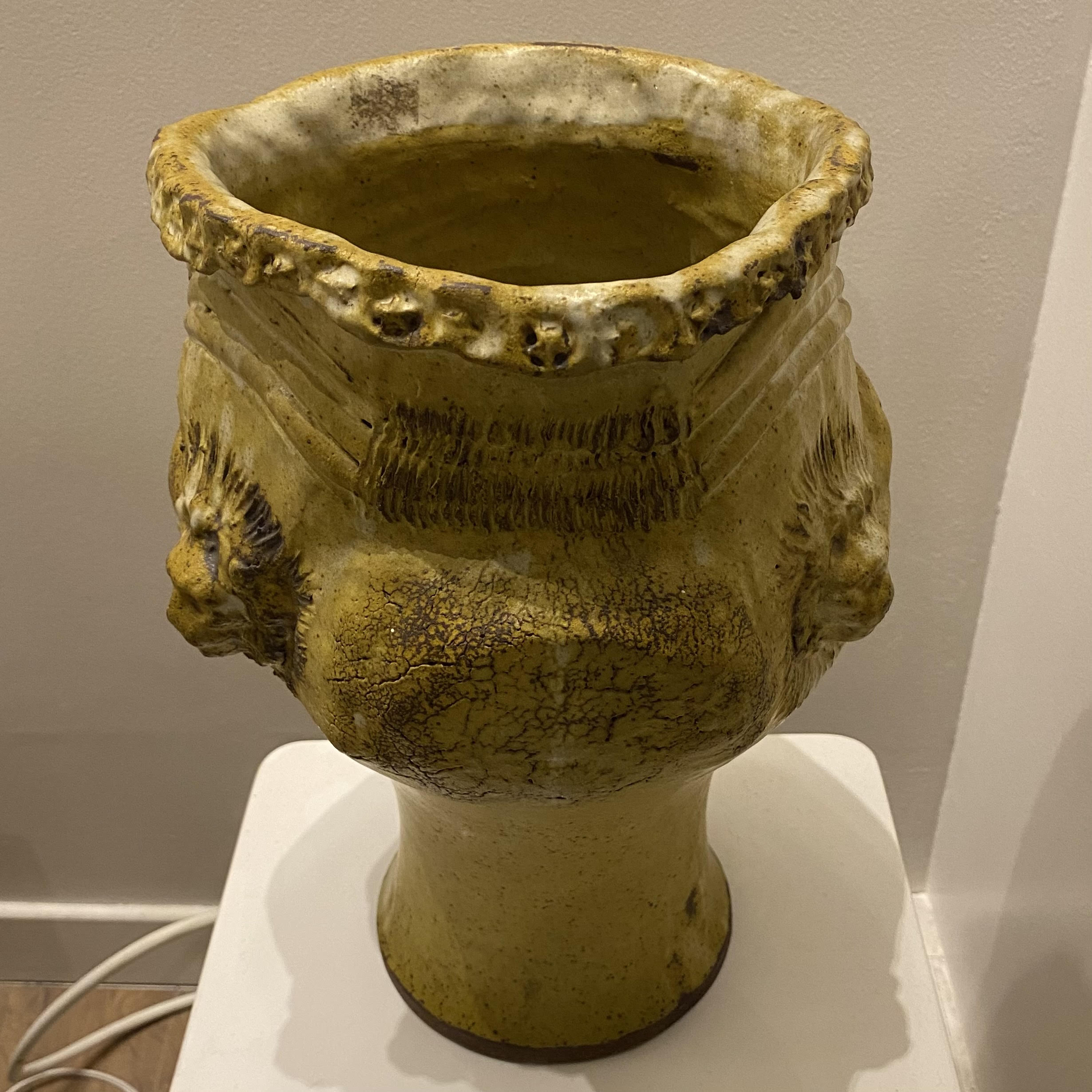 Vase en ceramique "lions" 1960