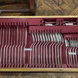 English silver-plated cutlery set in its oak box - early 20th century