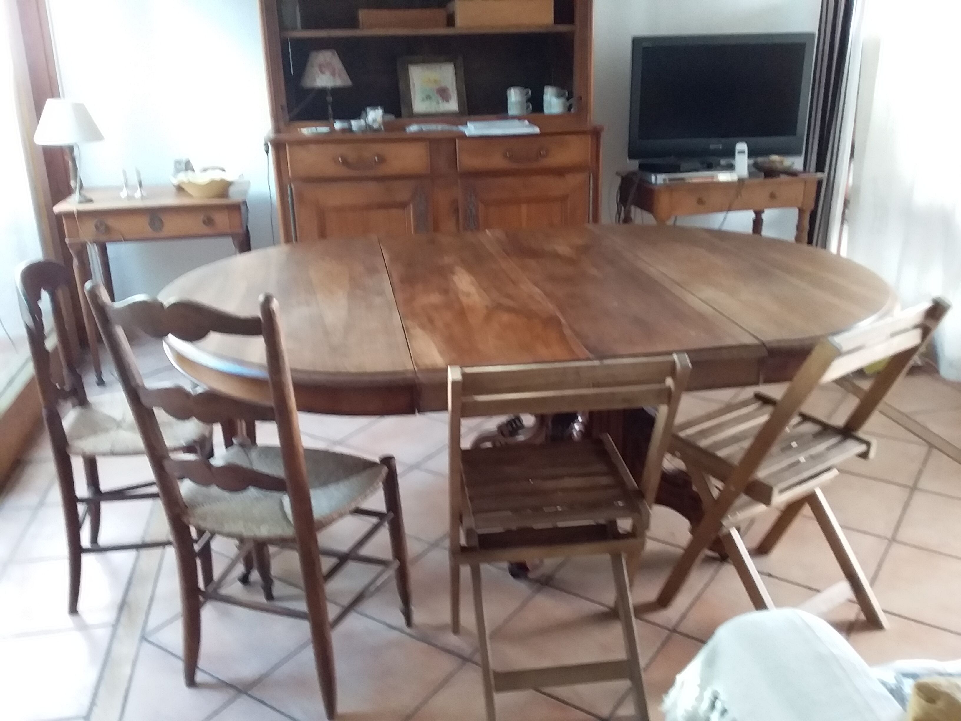 Old table slightly oval cherry tree with central foot with 2 extensions