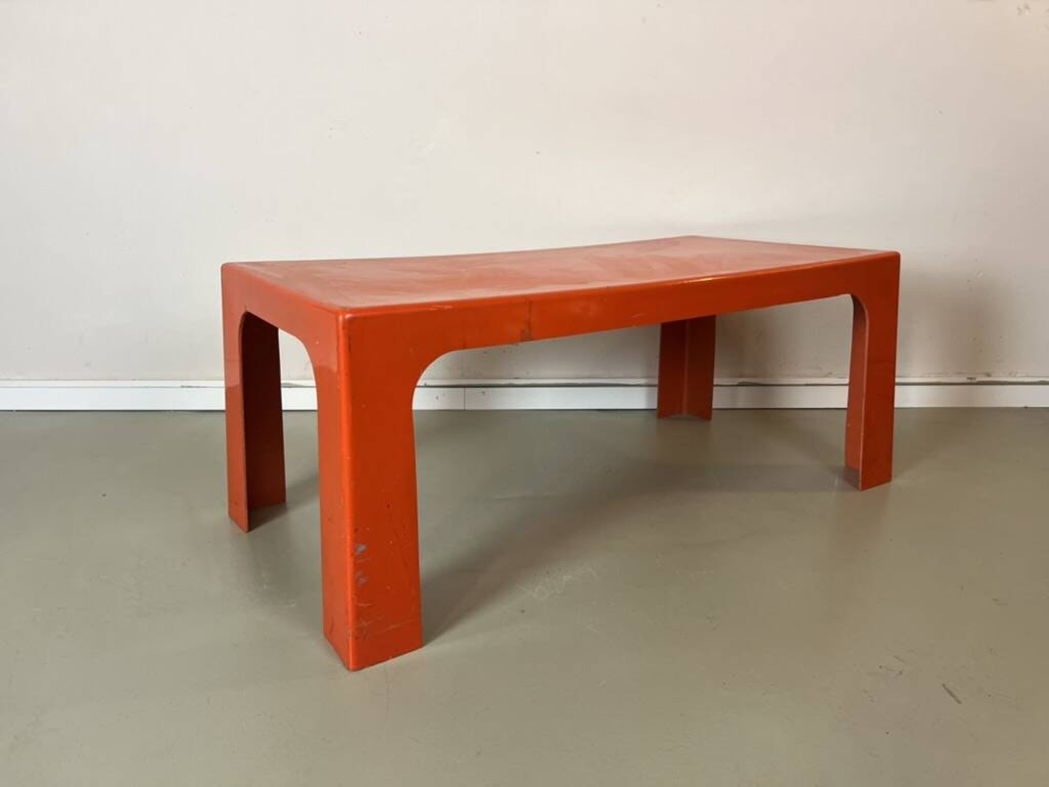 Table basse vintage orange en plastique Space Age années 70