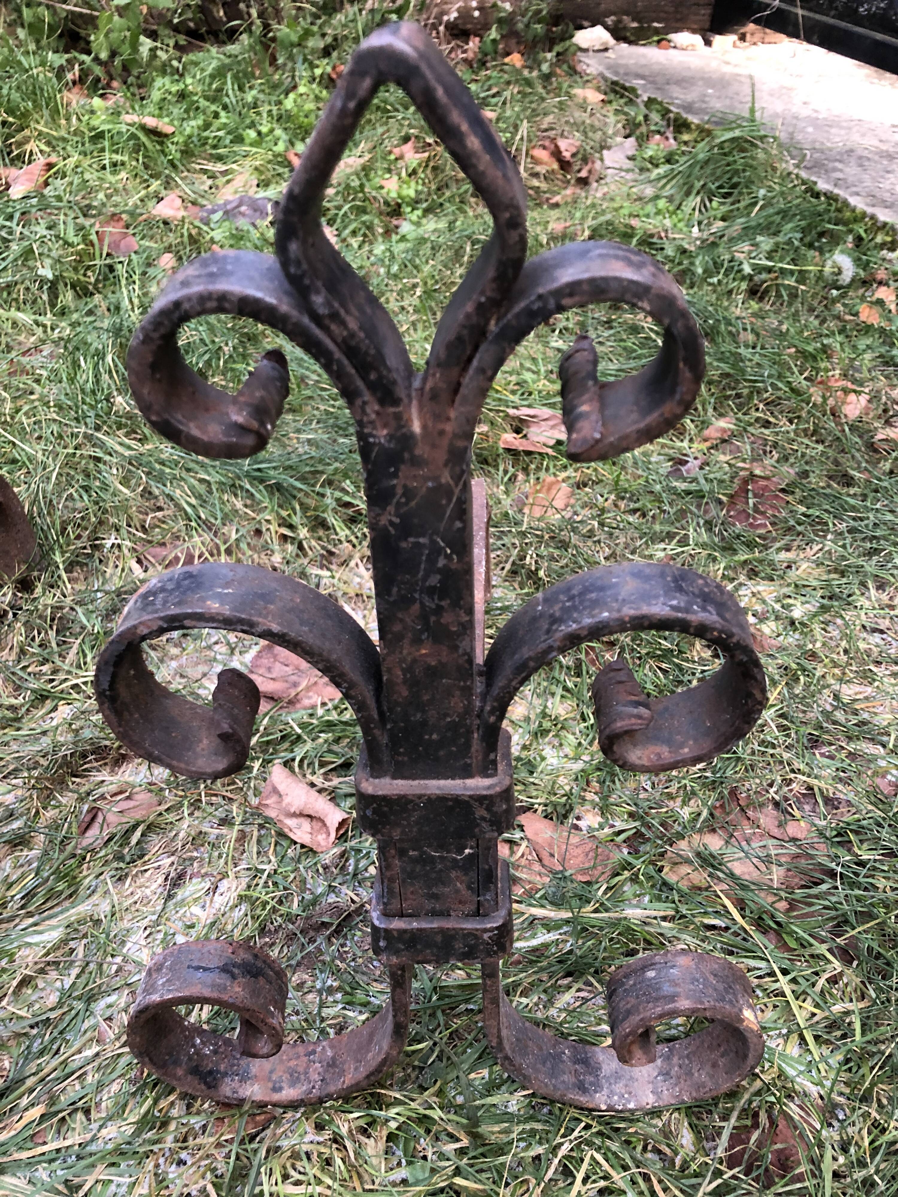 Pair of chimney pegs