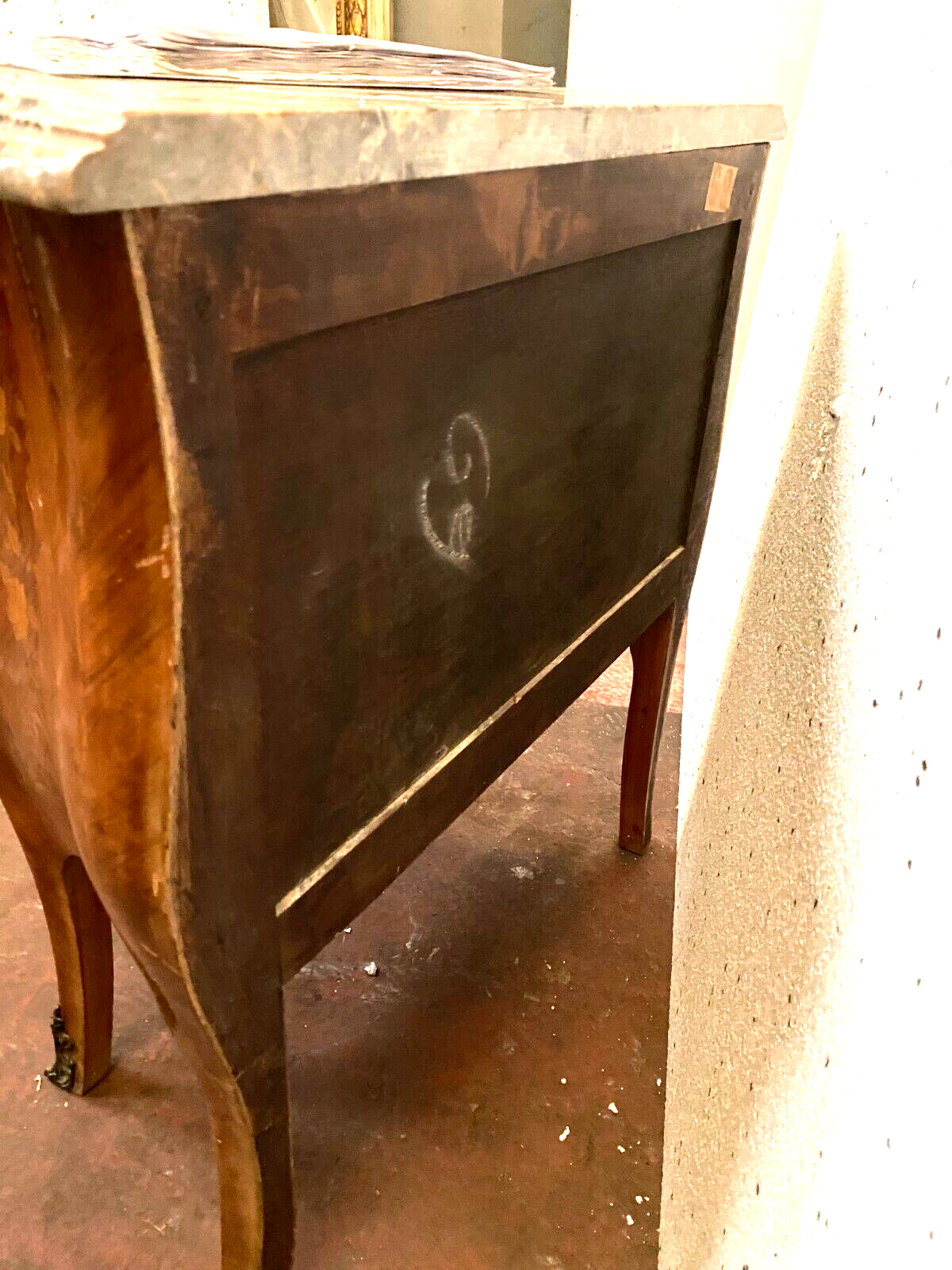 Curved chest of drawers Louis XV style in XX century marquetry