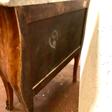 Commode galbée de style Louis XV en marqueterie XX siècle