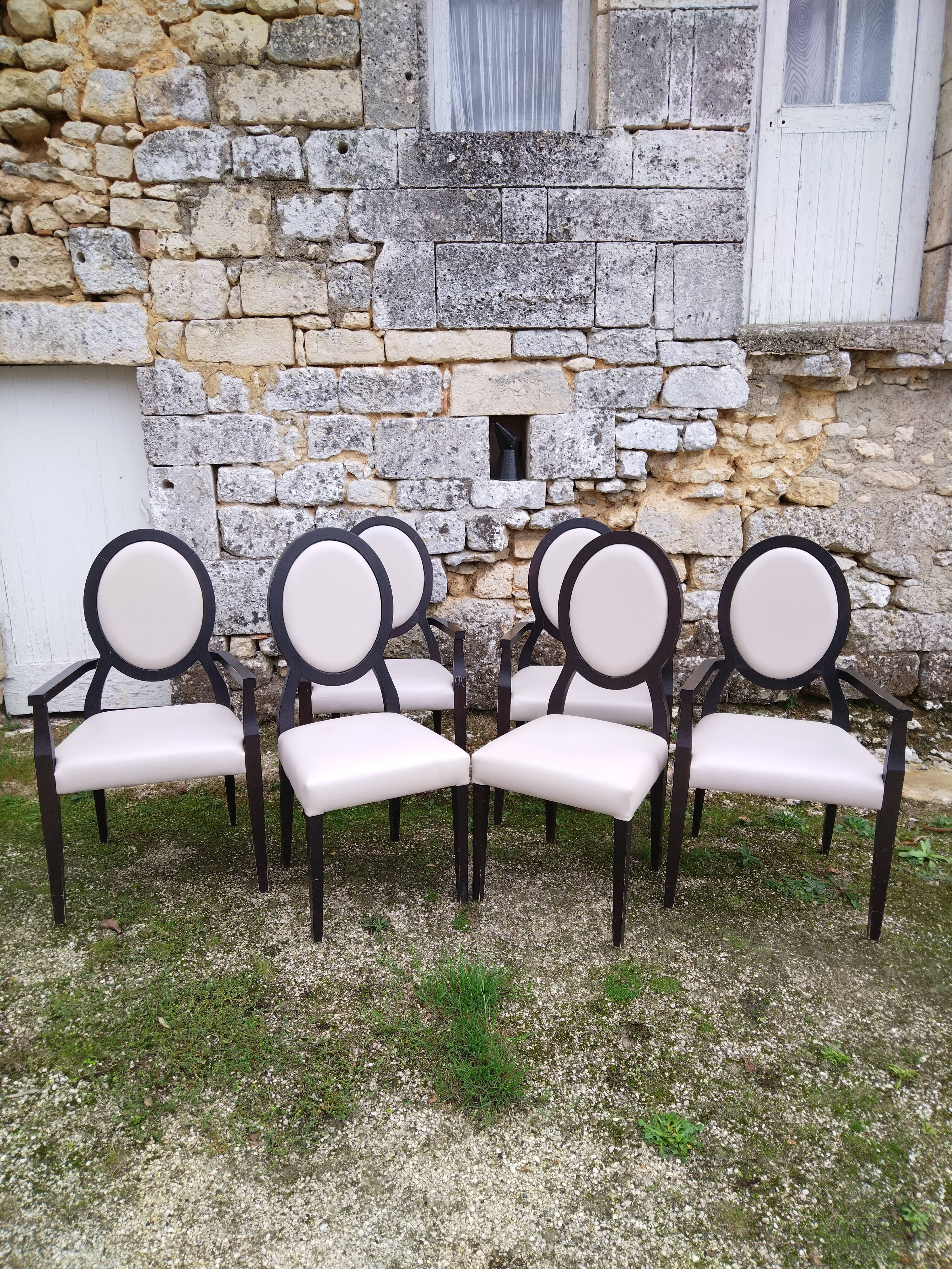 Set armchairs and chairs medallion design