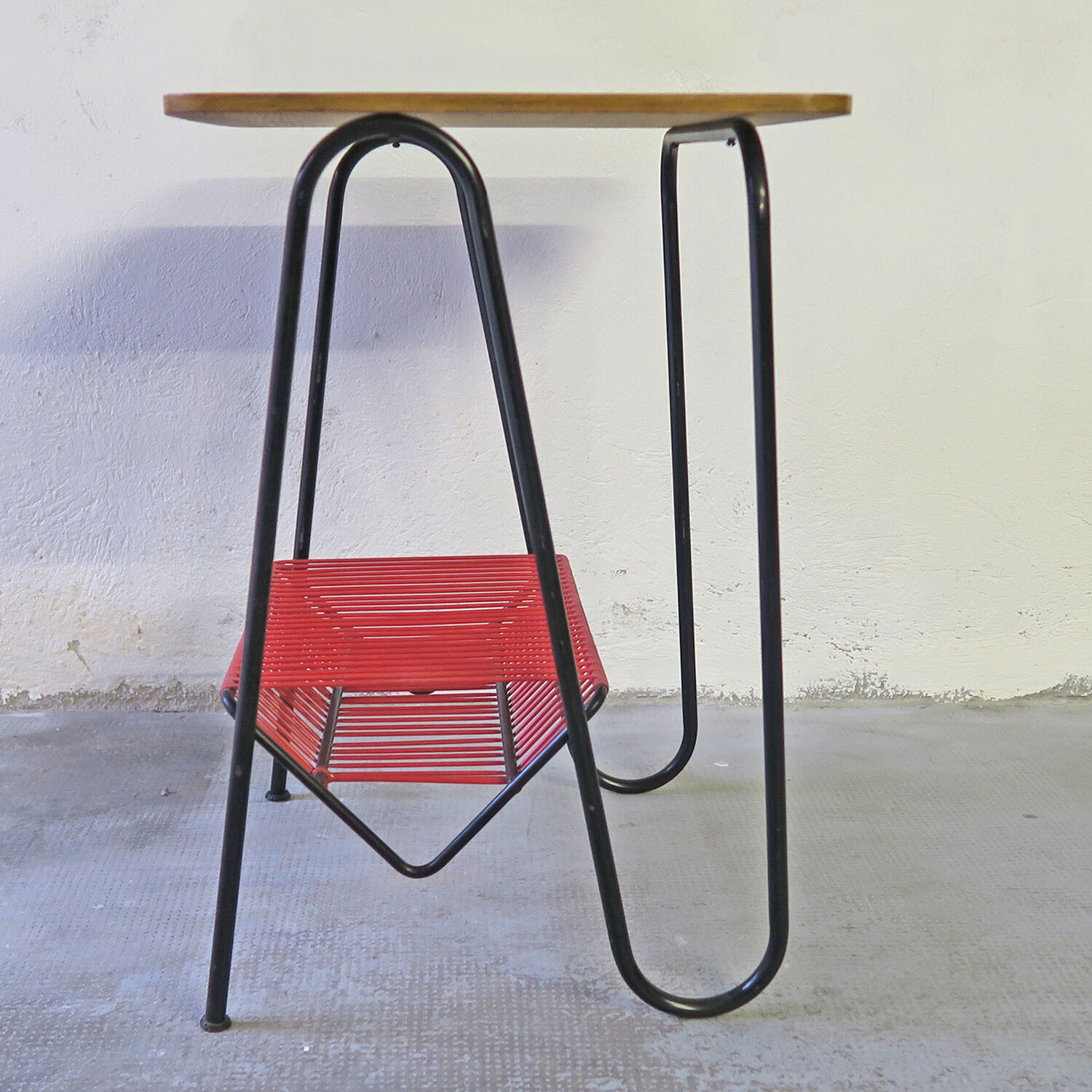 Side table is reviewed in scoubidou