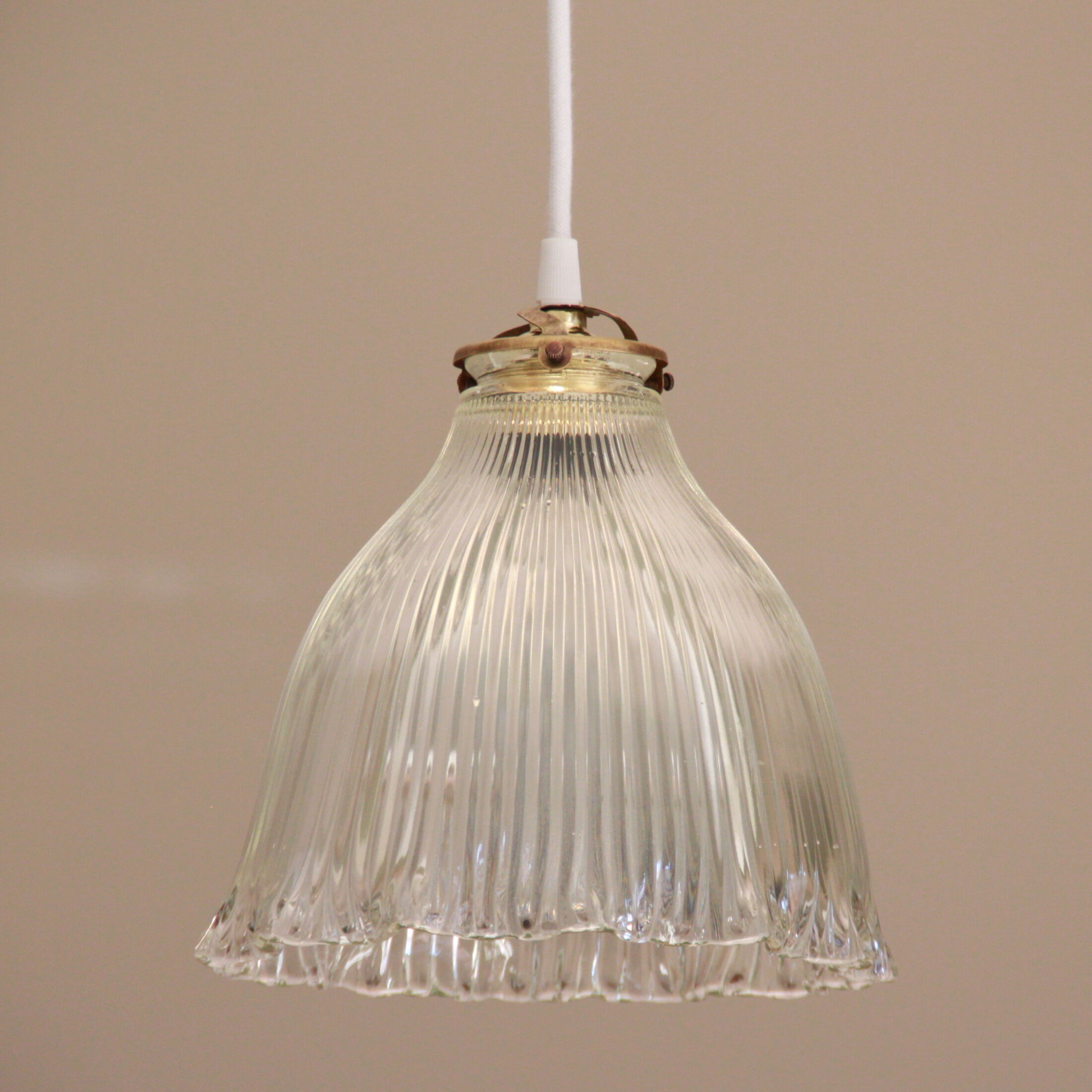 Large suspension in holophane pleated glass prismatic old lampshade