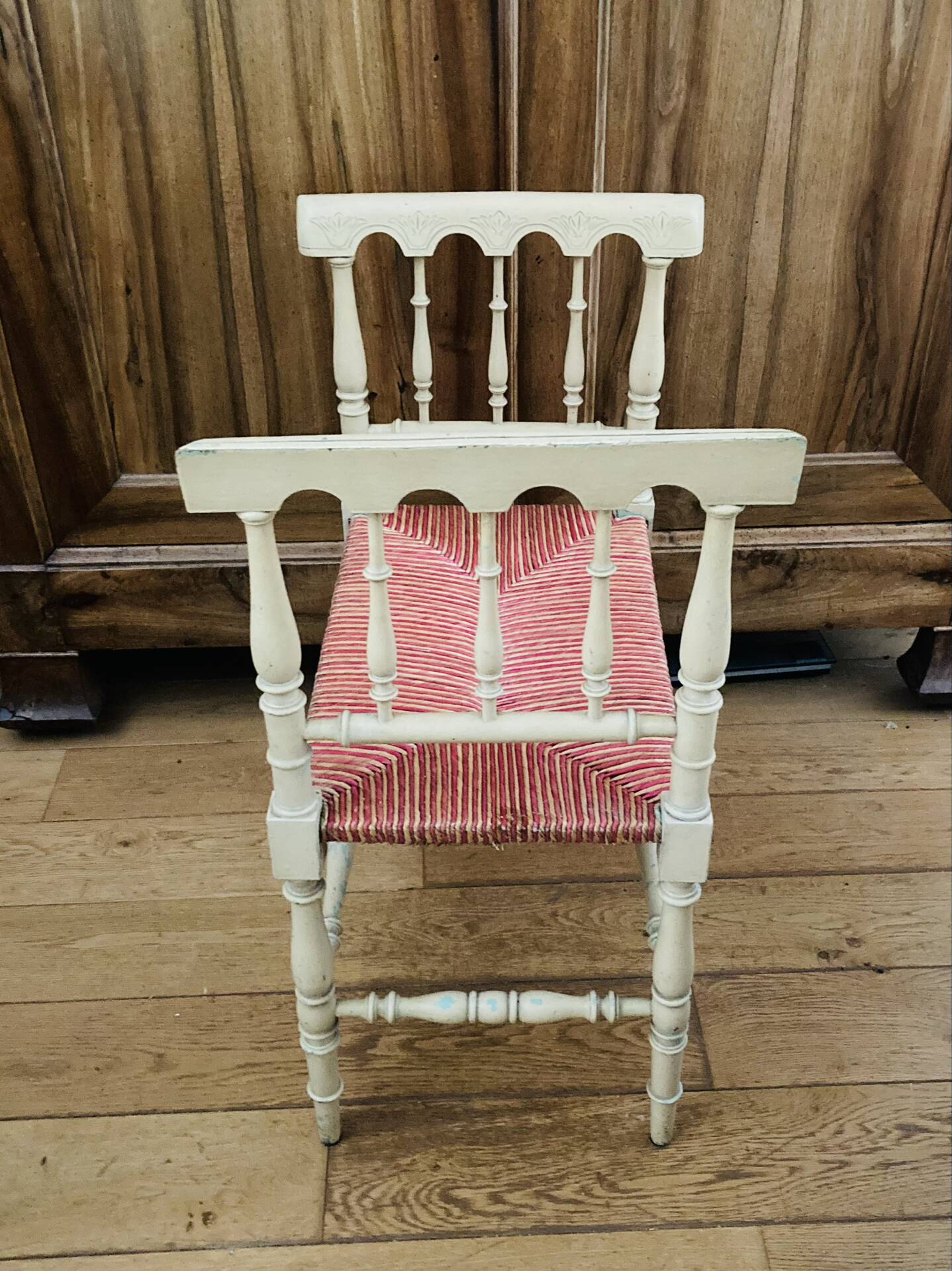 Banquette époque fin XIXe assise en paille colorée structure rechampie