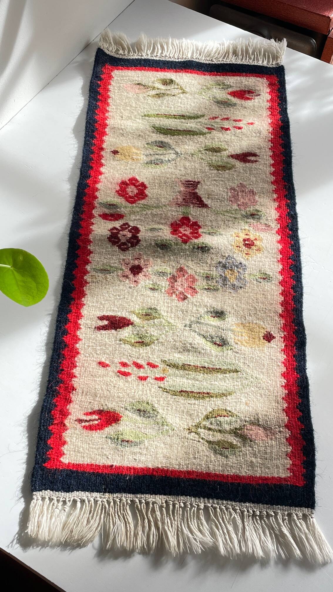 Tapis Rollakan décor de tulipes vintage