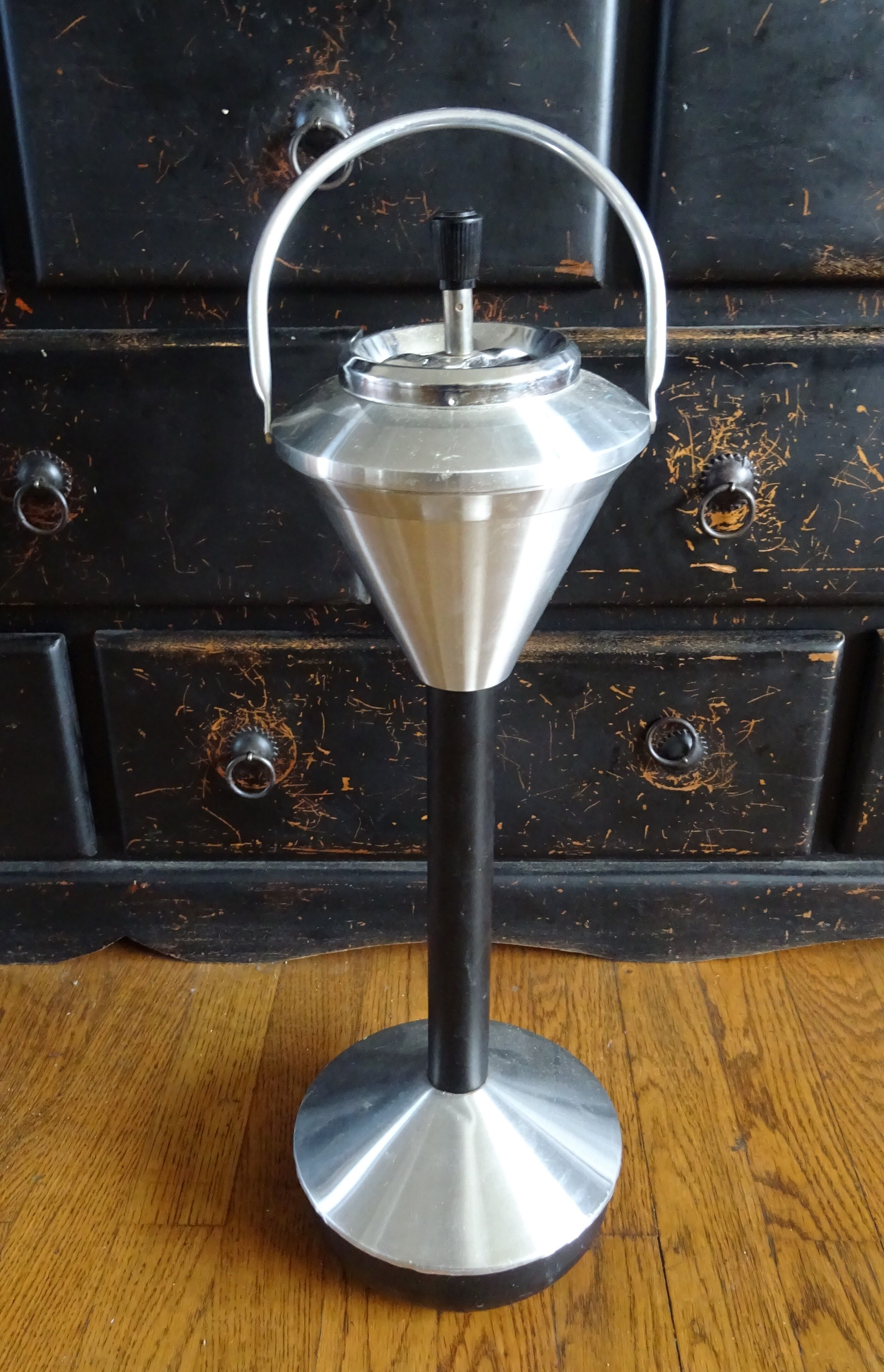 Space Age standing ashtray 1960s-70s