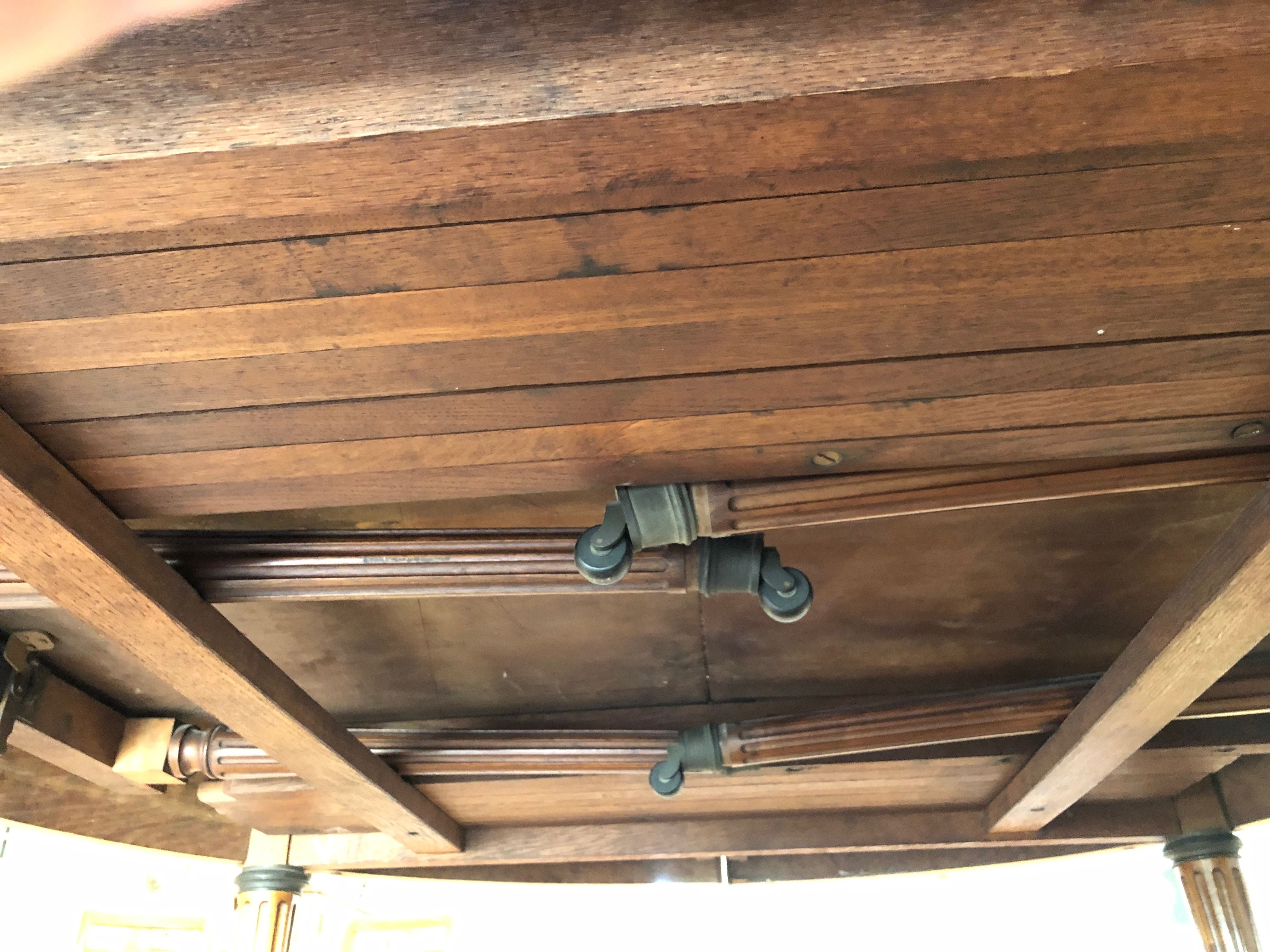 Important central pedestal table in mahogany, brass and bronze that can form a large dining table.