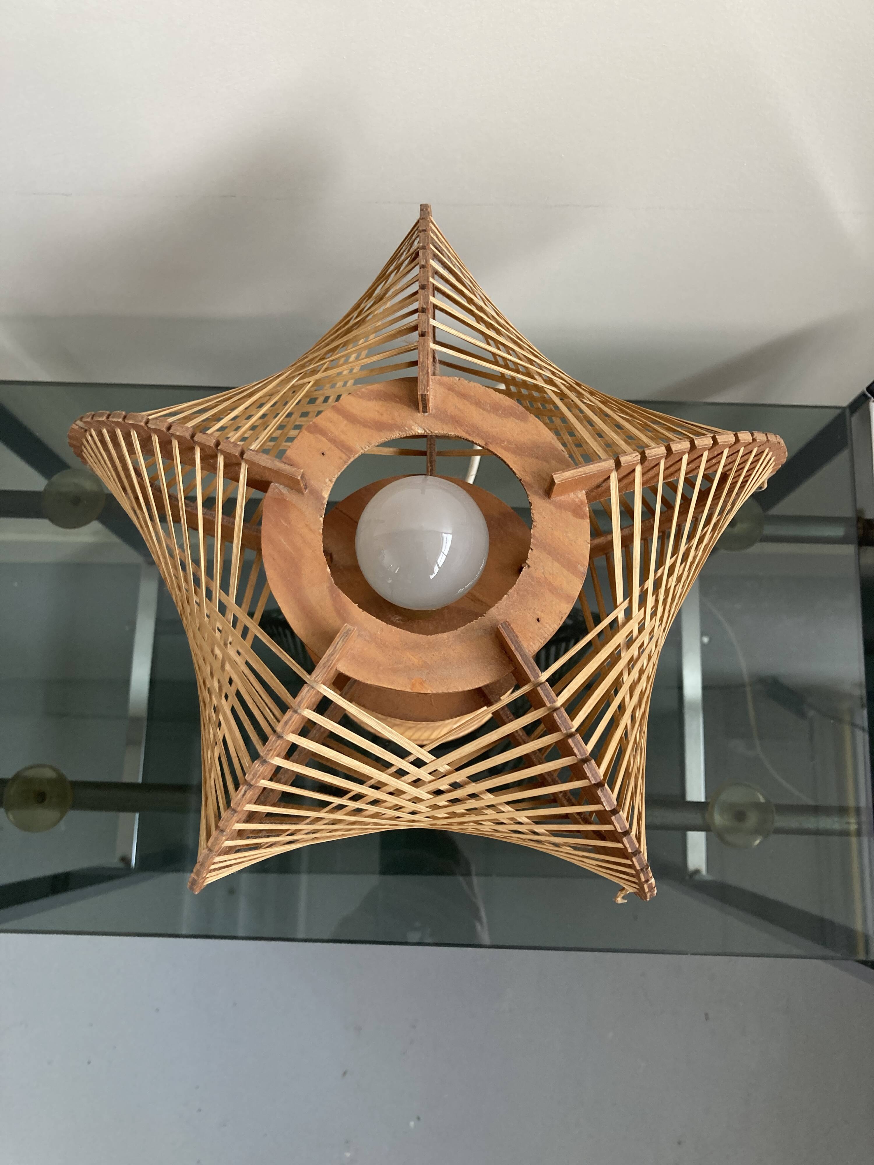 Table lamp in wood and Scandinavian rattan wire