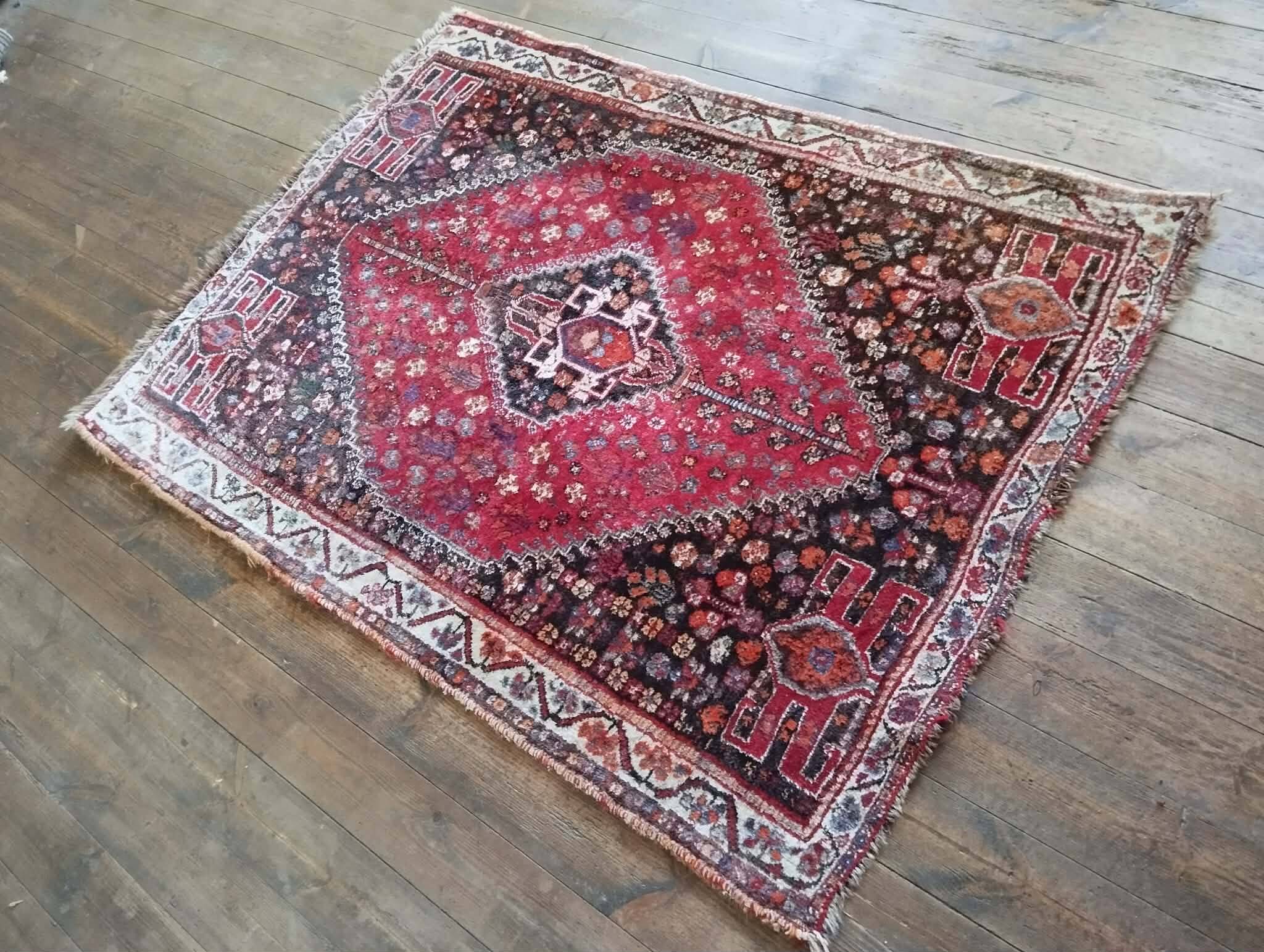 Handmade Persian Shiraz rug 154x113cm