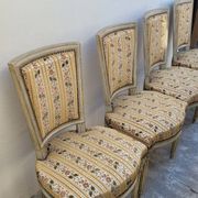 Série de 4 chaises de style Louis XVI ancienne
