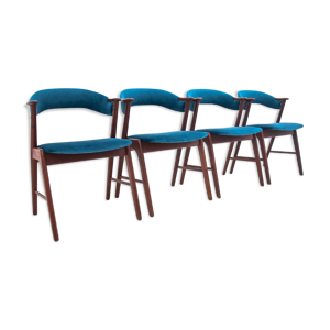 Quatre chaises bleues de salle à manger, conception danoise