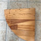 Hanging pine corner shelf