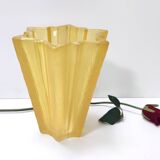 Vase Art Déco en verre jaune en forme d'étoile attribué à Pierre D'Avesn pour Daum