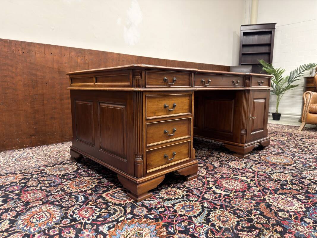 Classic English Partnerdesk Desk