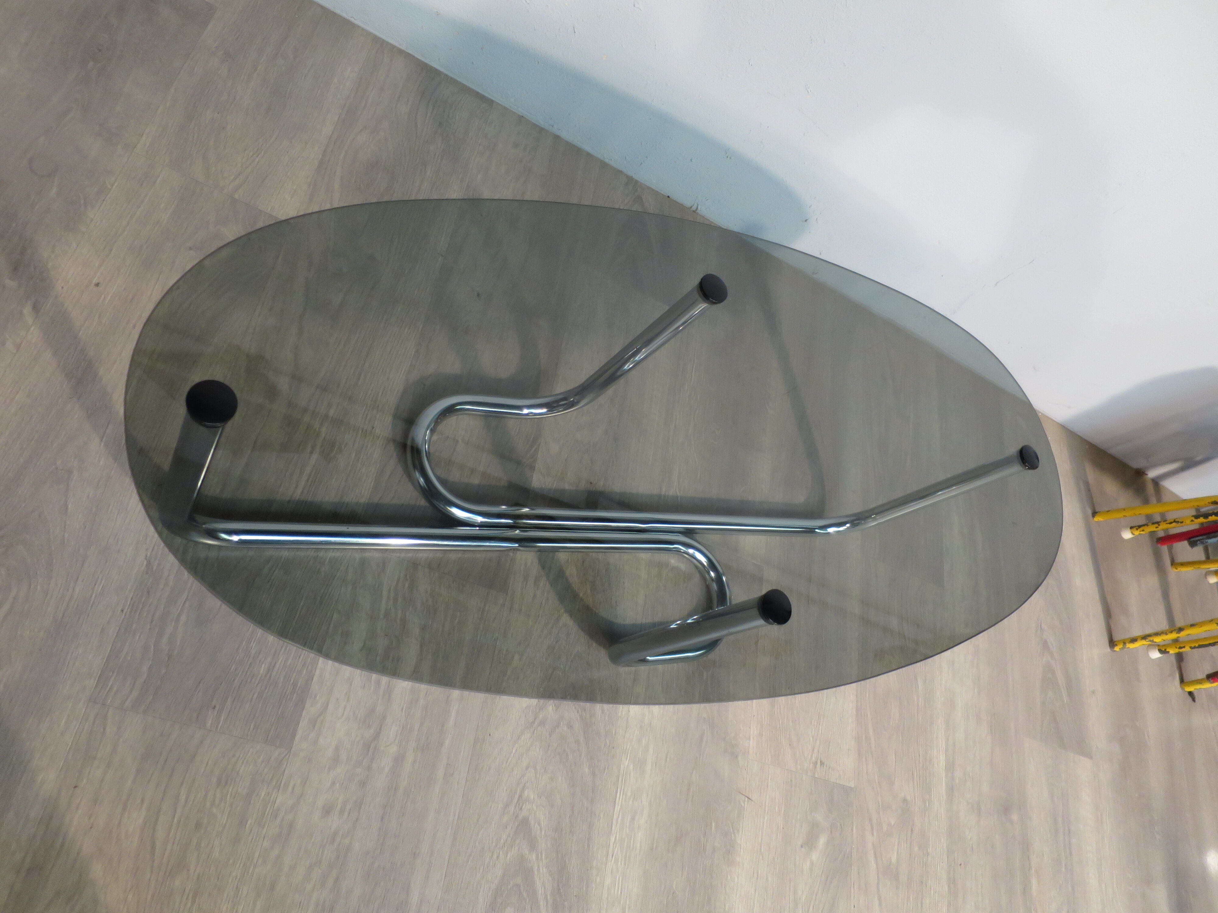 Oval glass coffee table 70